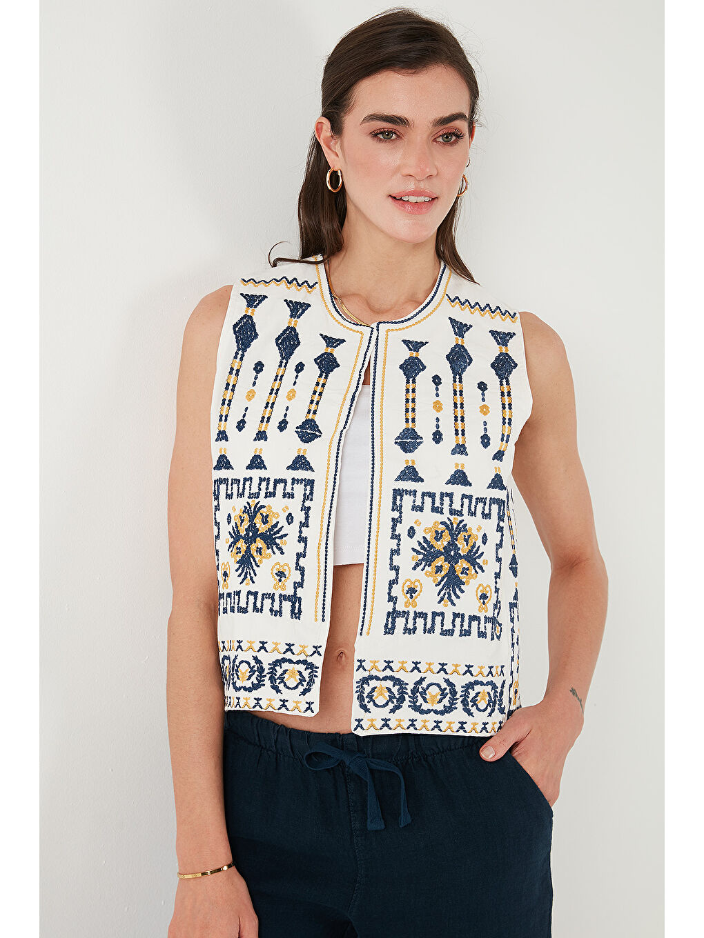 Ekru Pamuklu Regular Fit Çiçekli Nakış İşlemeli Yelek 676293-5