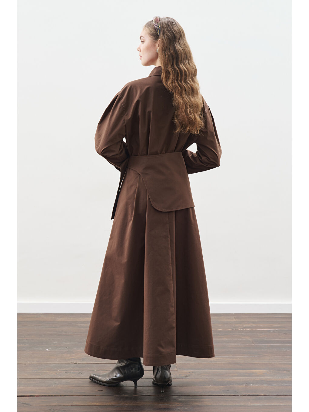 Kemer Detaylı Pileli Elbise Kahverengi-7