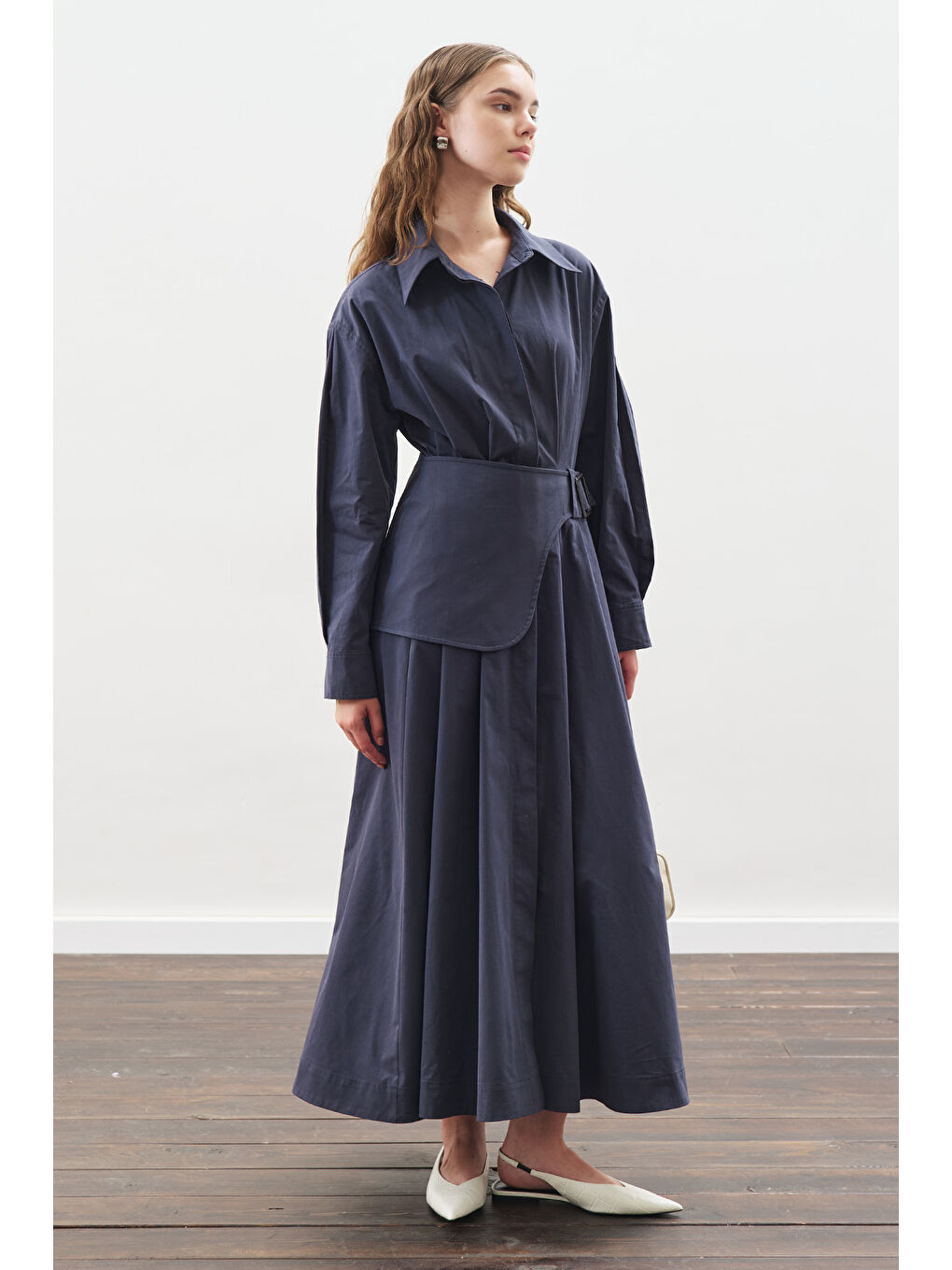 Kemer Detaylı Pileli Elbise Lacivert