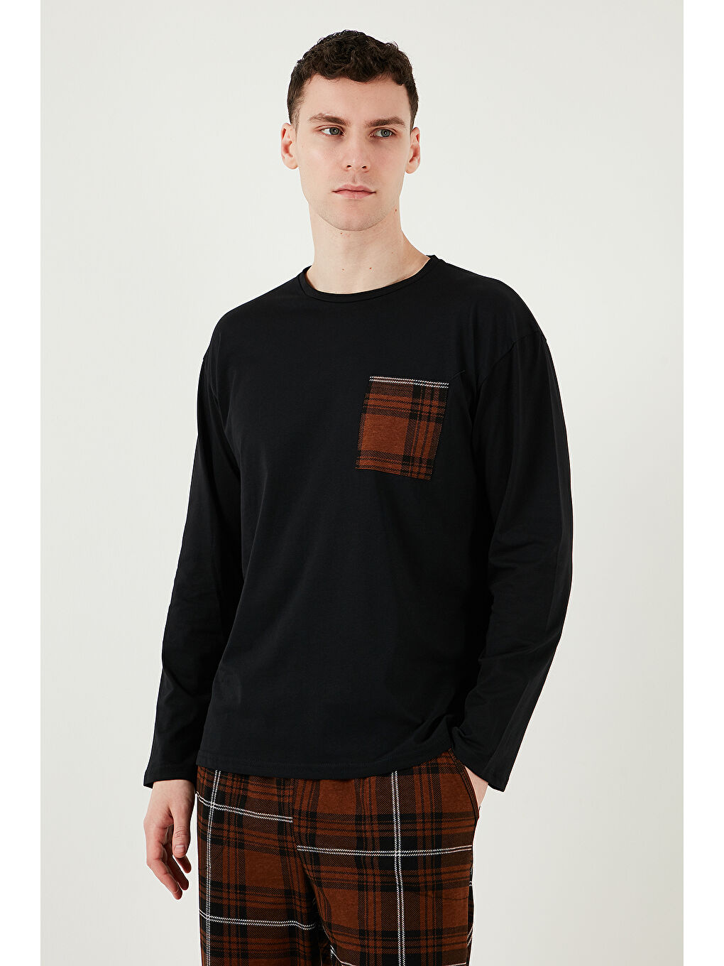 Siyah Ekoseli Cepli Beli Lastikli % 100 Pamuk Regular Fit Erkek Pijama Takımı 6572001-1