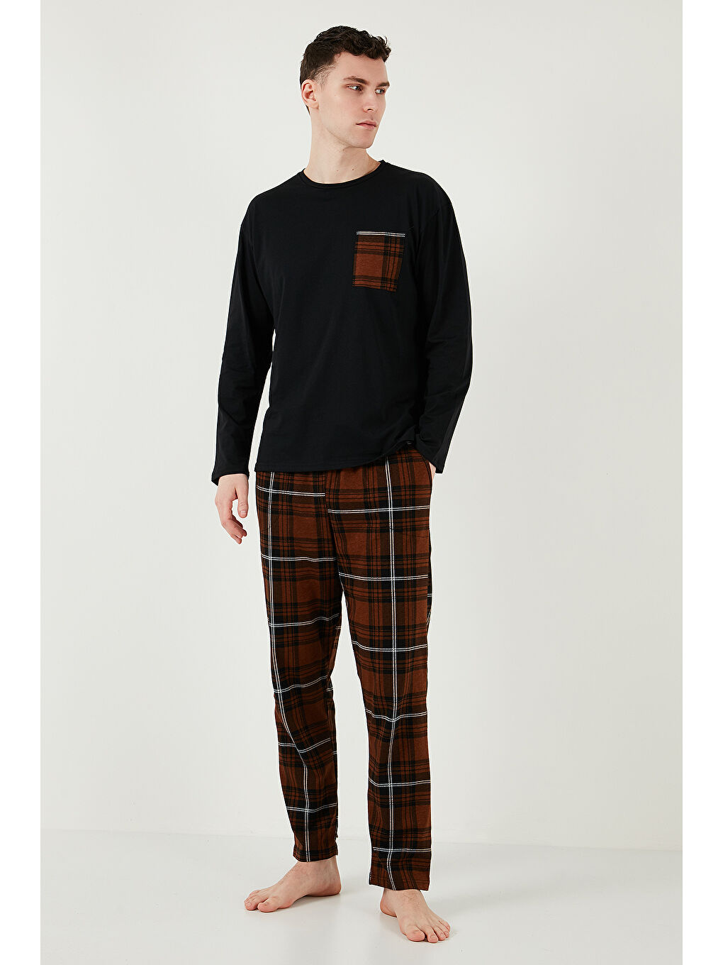 Siyah Ekoseli Cepli Beli Lastikli % 100 Pamuk Regular Fit Erkek Pijama Takımı 6572001-2