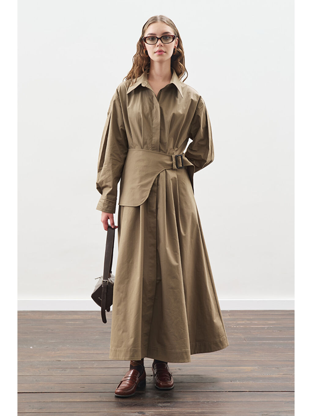 Kemer Detaylı Pileli Elbise Haki