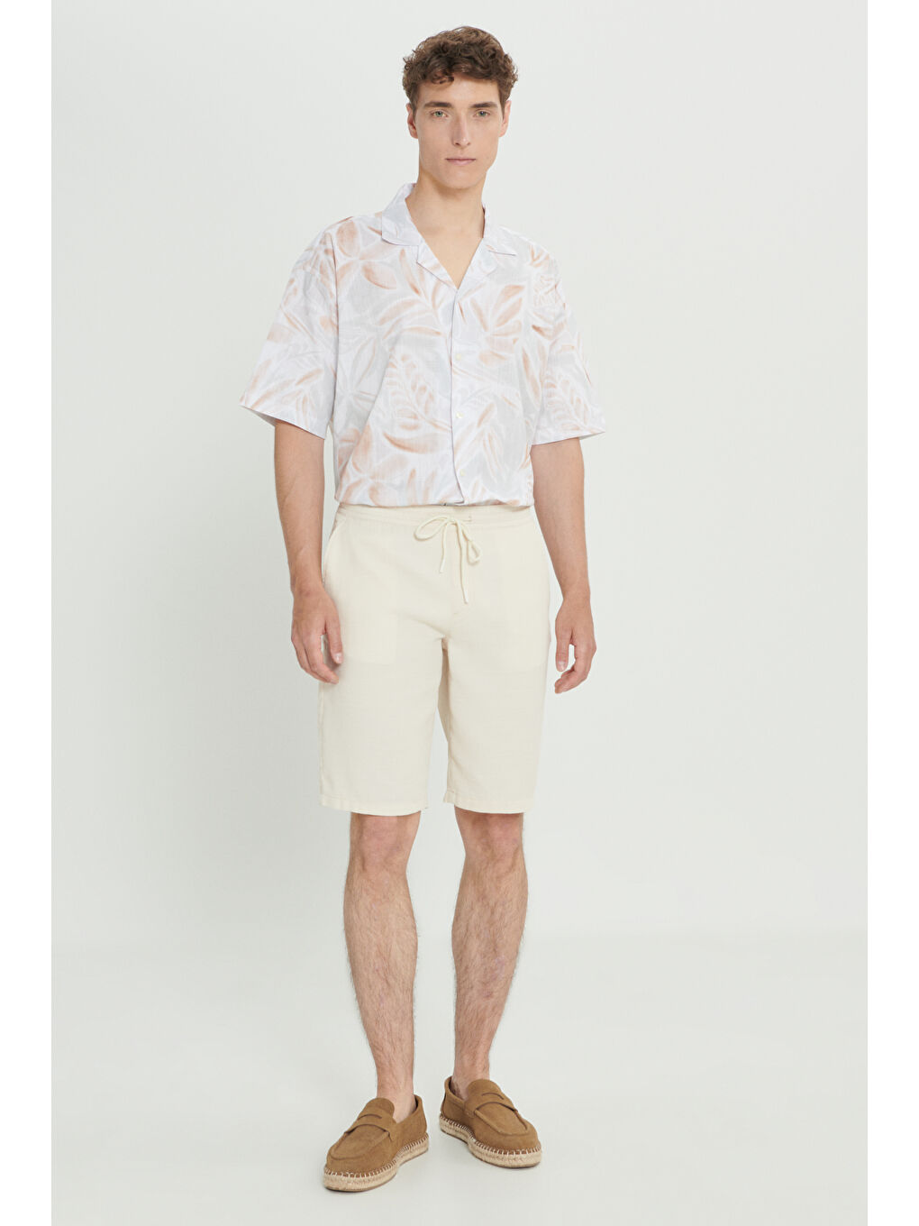 Erkek Bej Comfort Fit Rahat Kesim Petek Desenli Yan Cep Pamuklu Şort-2