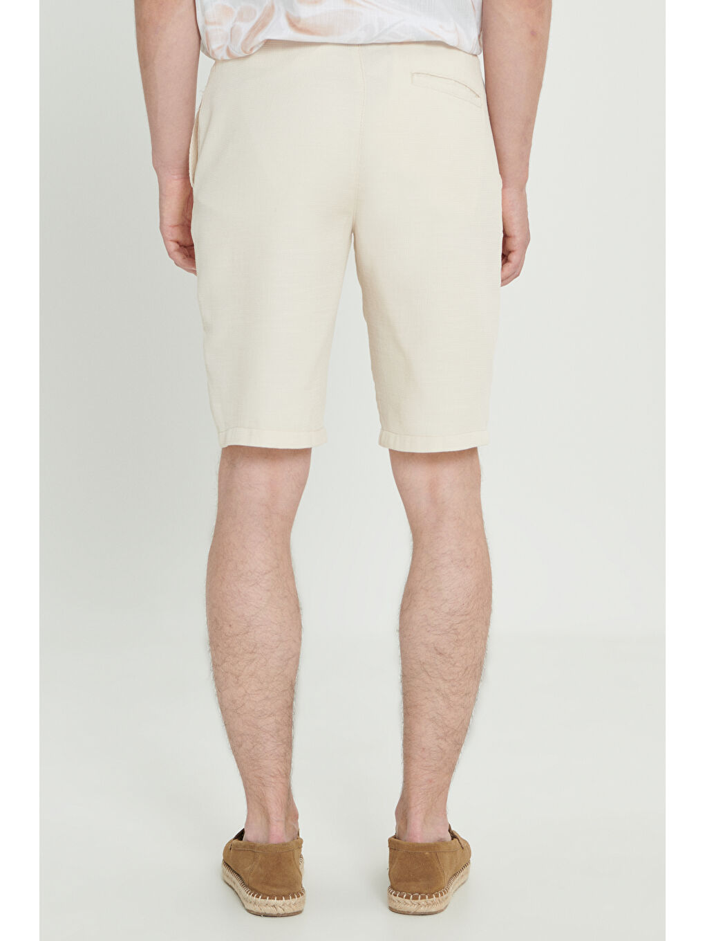 Erkek Bej Comfort Fit Rahat Kesim Petek Desenli Yan Cep Pamuklu Şort-4