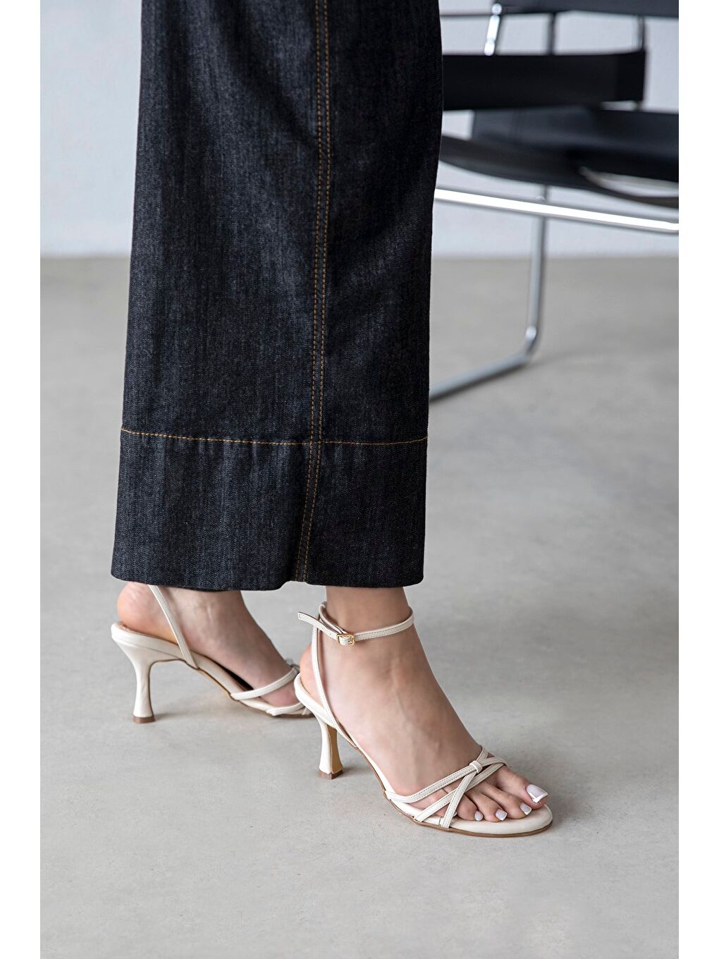 Zet Kadın Topuklu Kırışık Deri Sandalet Bej-1