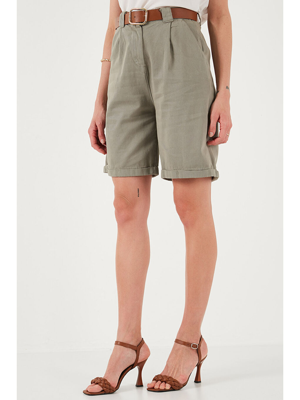 Haki Pamuklu Relaxed Fit Yüksel Bel Kemerli Gabardin Short 668Yp4710-5