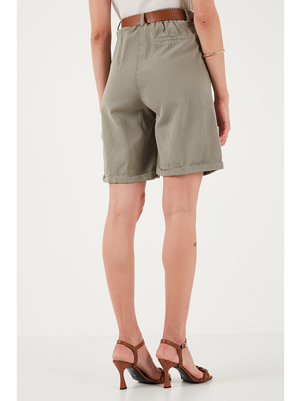 Haki Pamuklu Relaxed Fit Yüksel Bel Kemerli Gabardin Short 668Yp4710-6