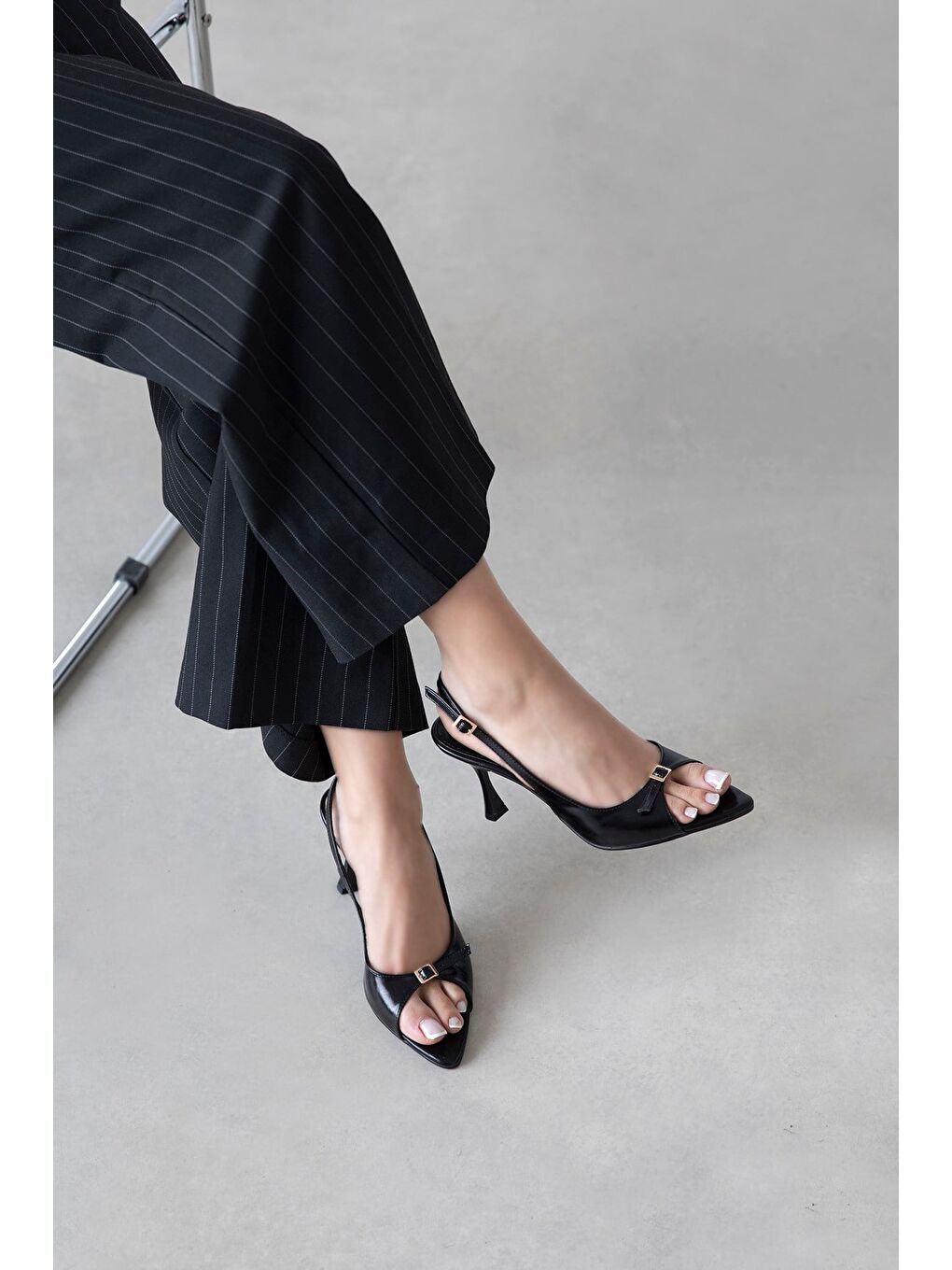 Livia Kadın Topuklu Kırışık Deri Sandalet Siyah