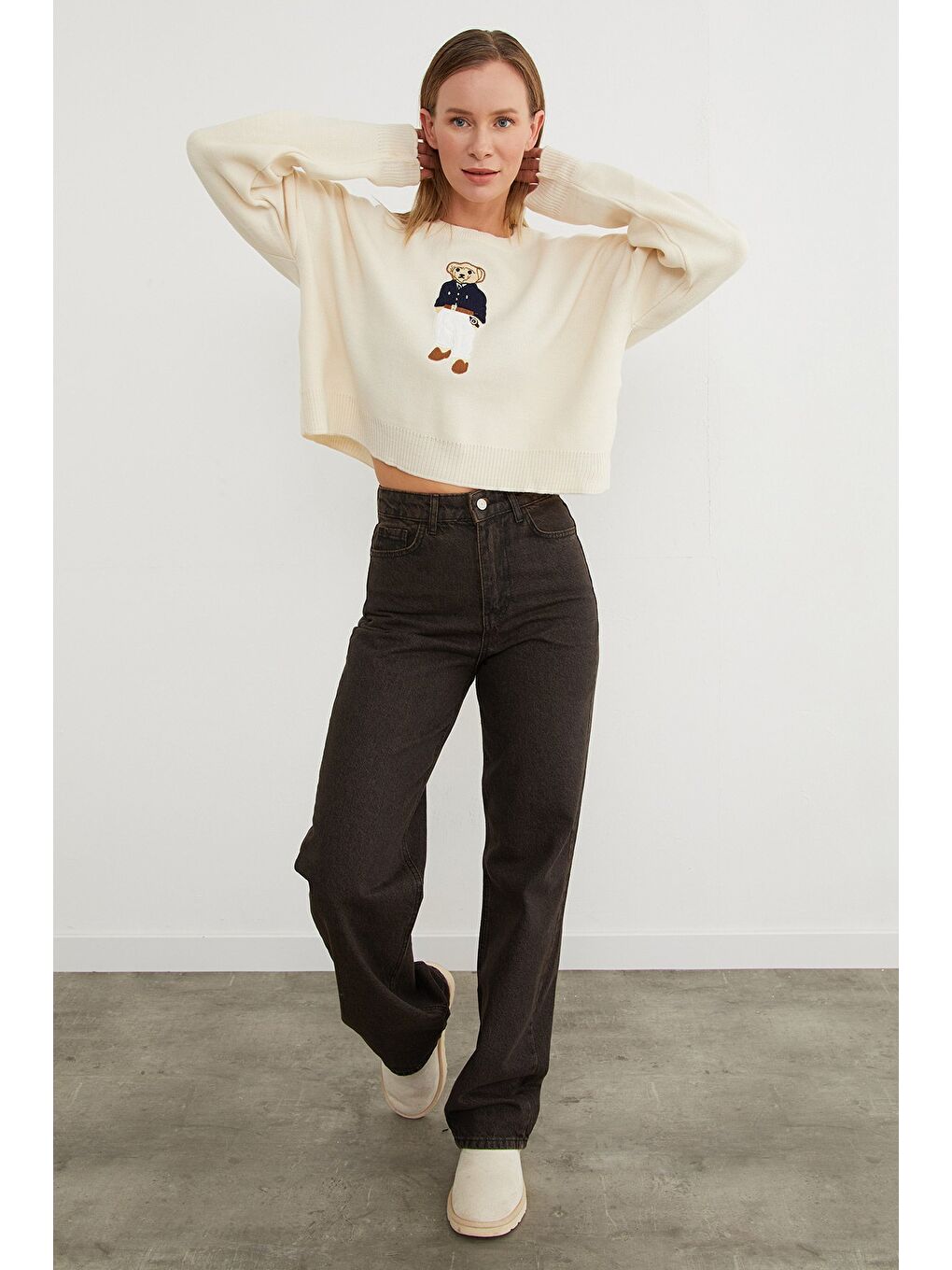 Bej Ayıcık Nakışlı Oversize Crop Kazak-3