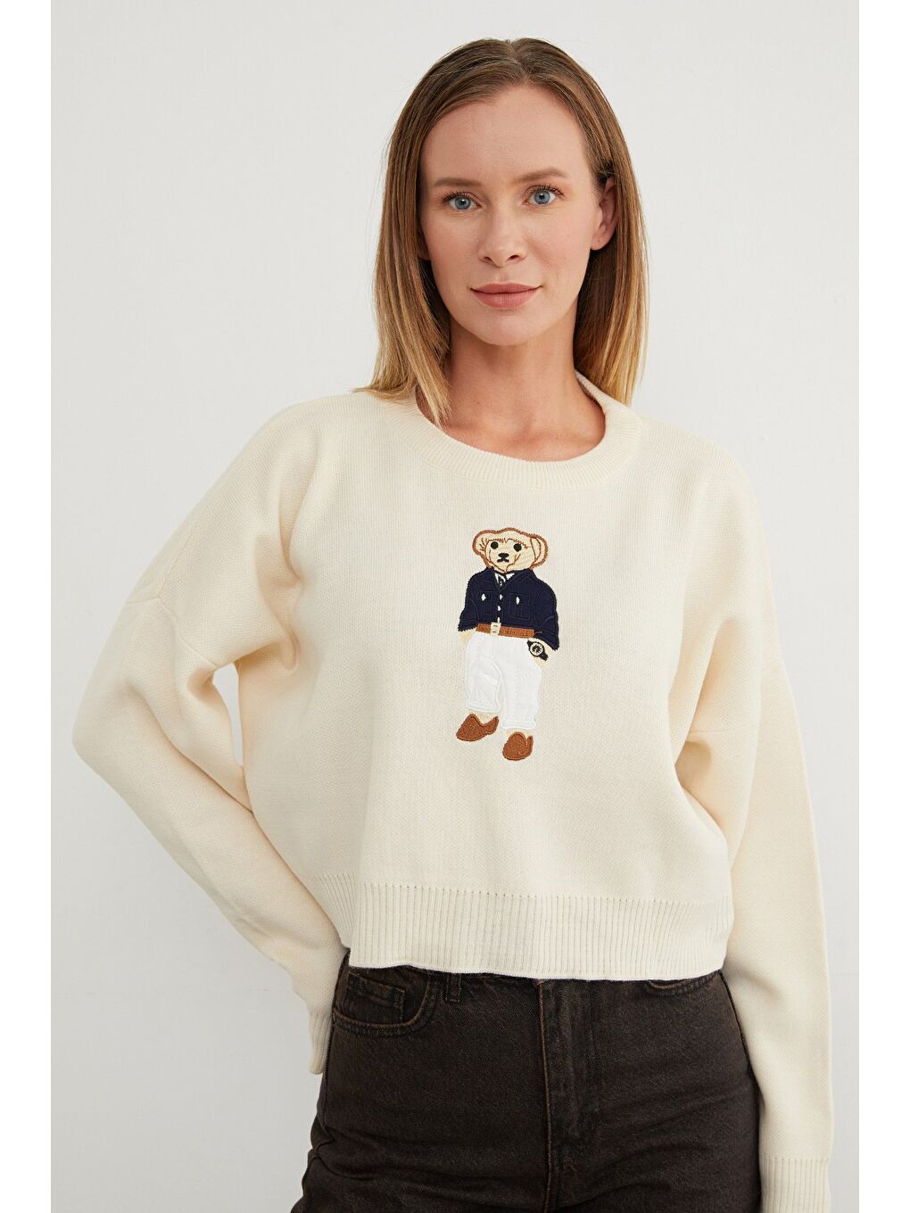 Bej Ayıcık Nakışlı Oversize Crop Kazak-4