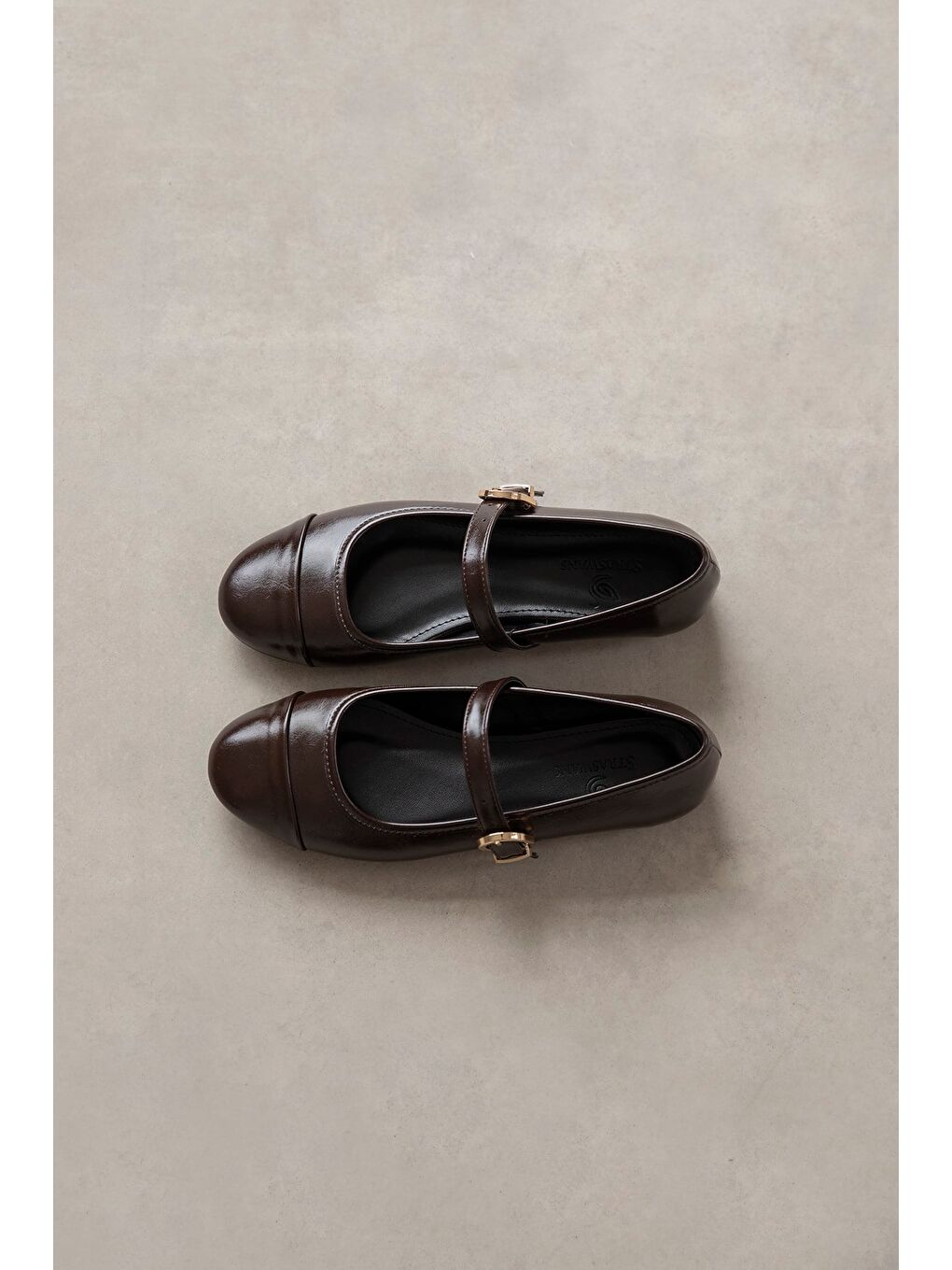 Kahverengi Asta Kadın Kemer Detay Kırışık Deri Babet Kahve