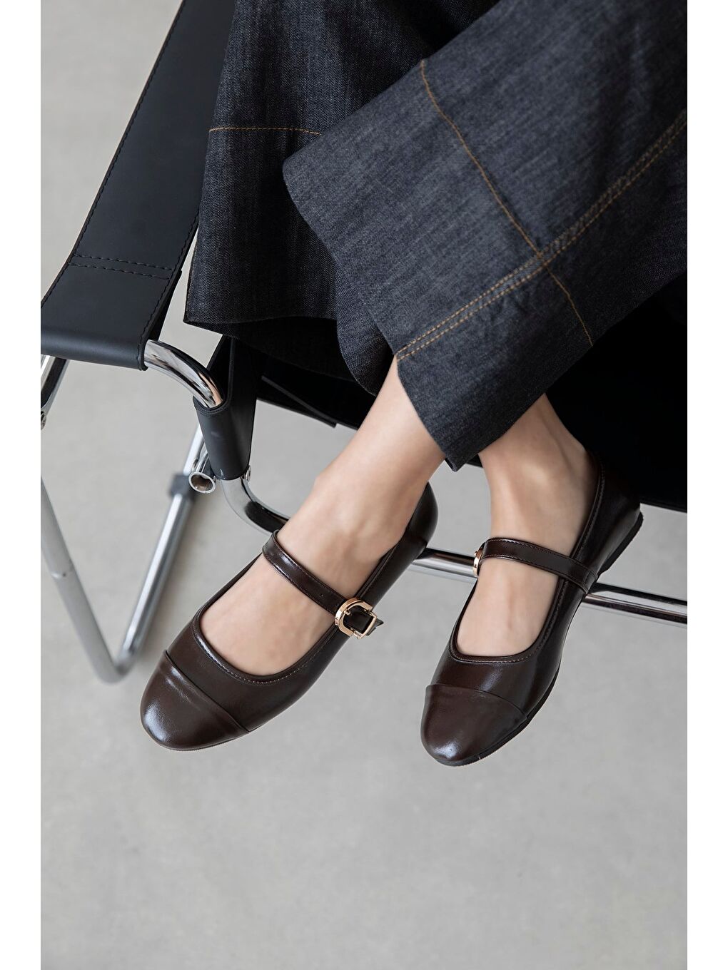 Kahverengi Asta Kadın Kemer Detay Kırışık Deri Babet Kahve-1