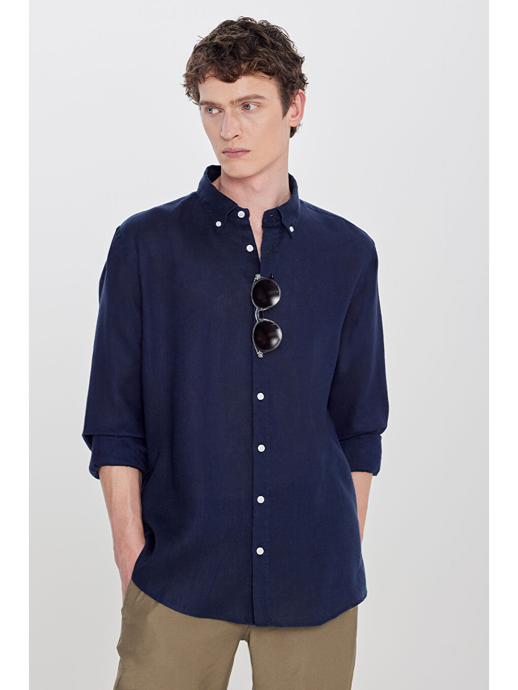 Erkek Lacivert %100 Keten Comfort Fit Rahat Kesim Düğmeli Yaka Gömlek