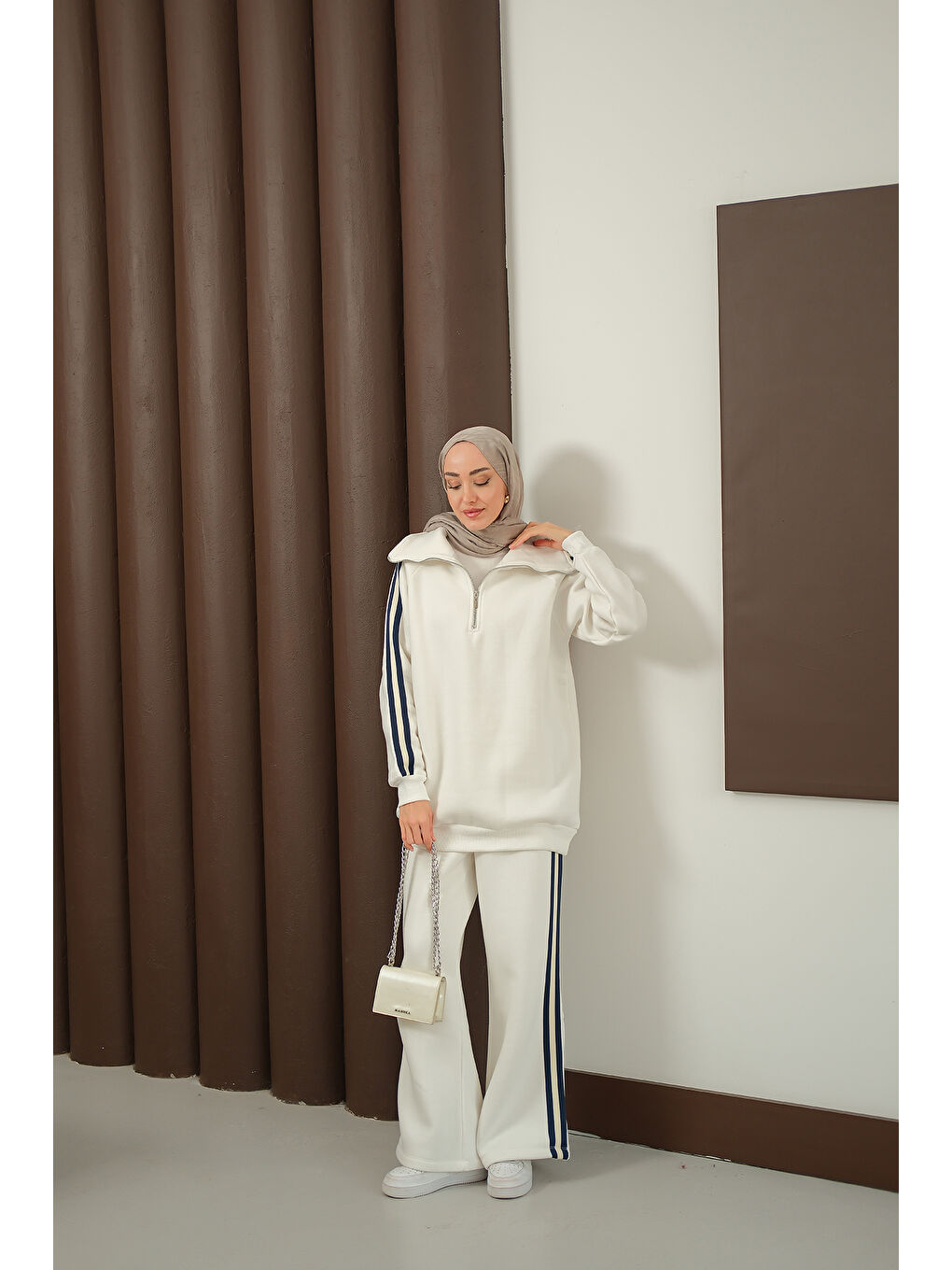 Kadın Yanları Şerit Detay Takım Beyaz-1