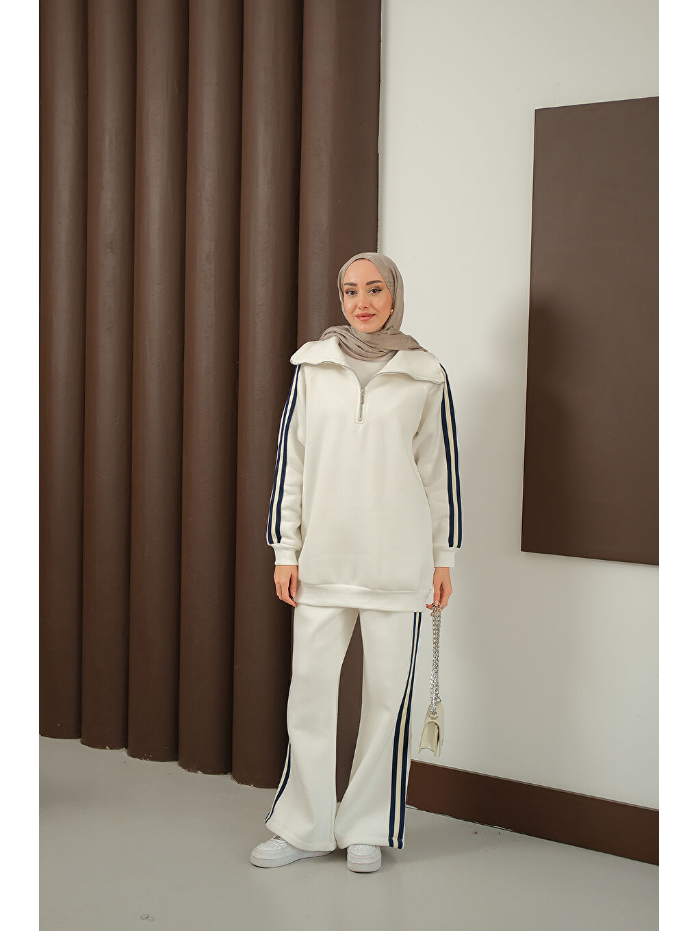 Kadın Yanları Şerit Detay Takım Beyaz-2