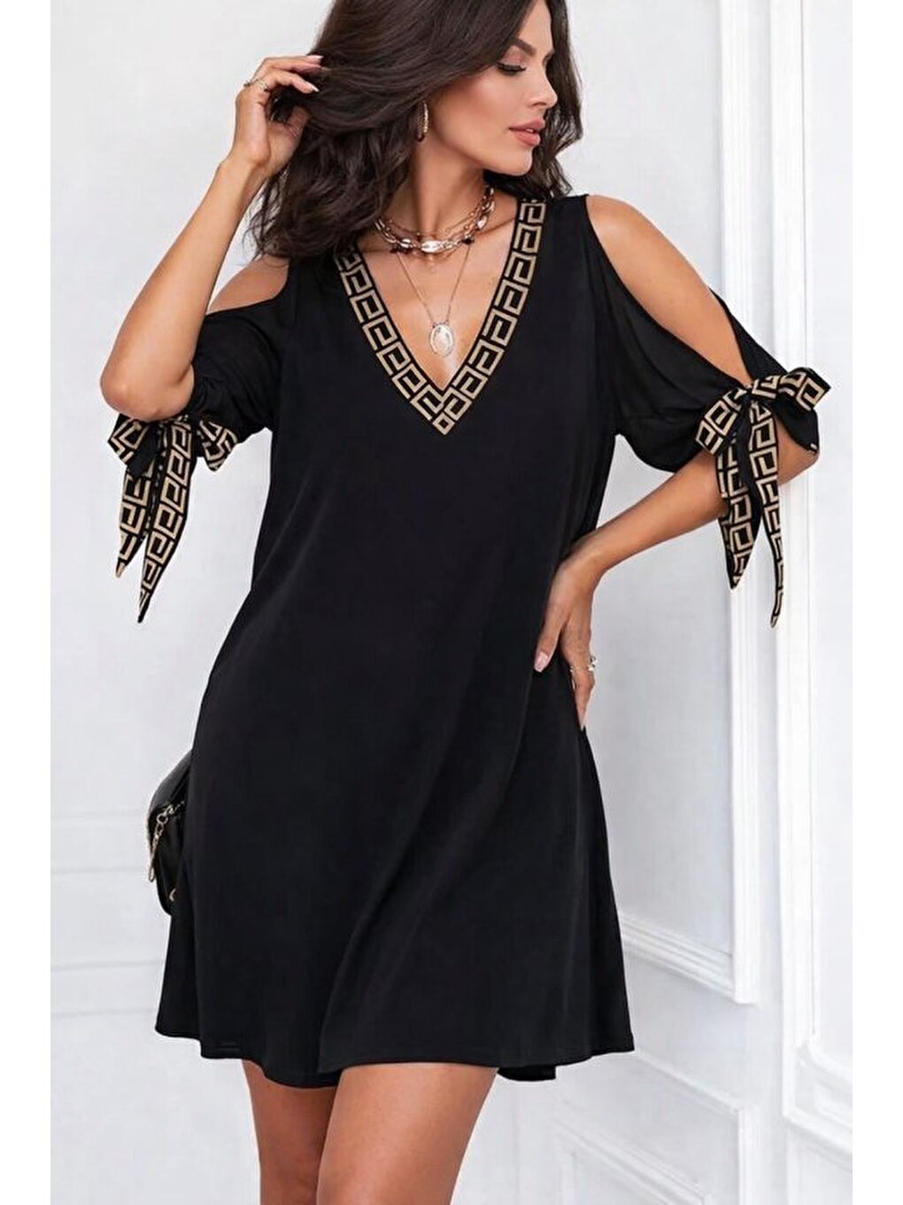 Siyah Kadın Kısa Kollu V Yakalı Kısa Sandy Elbise-1