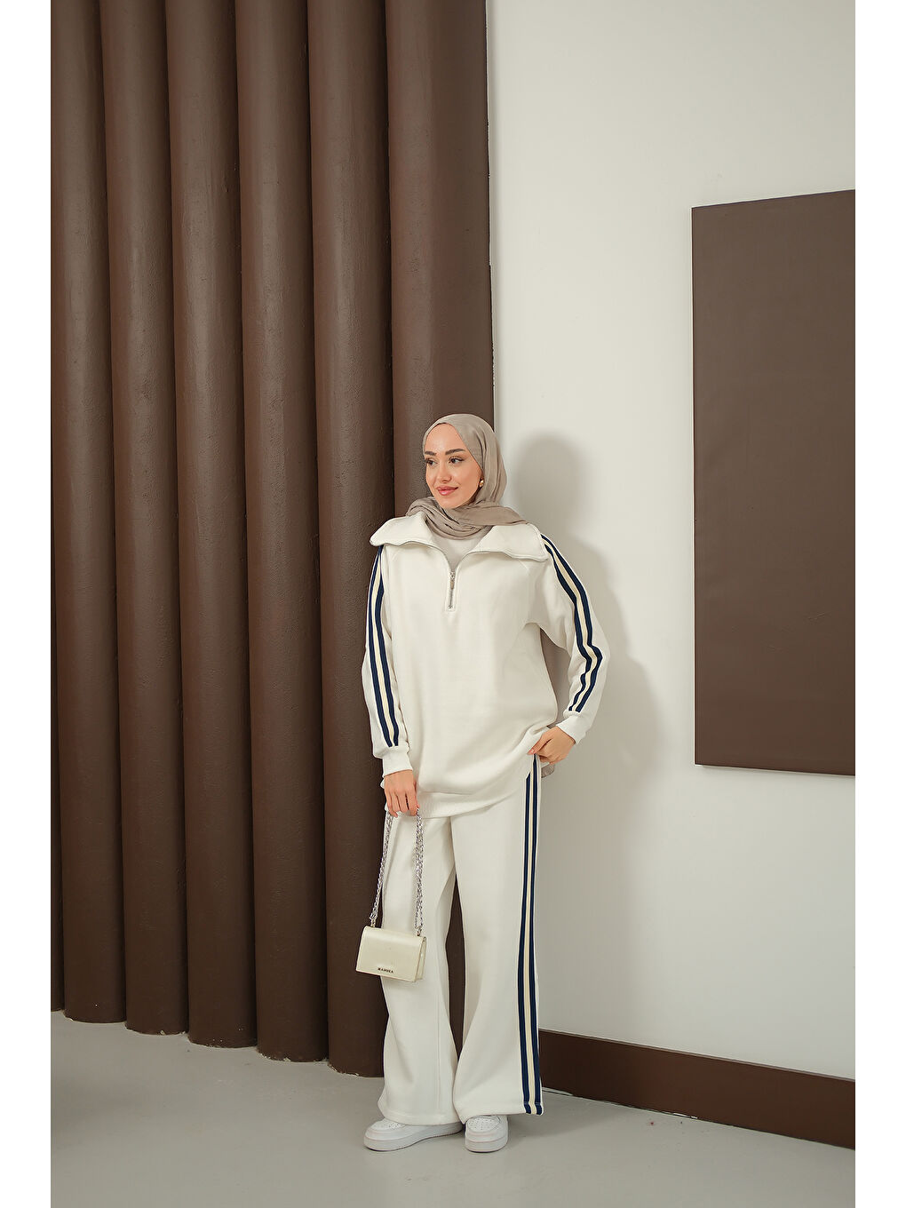 Kadın Yanları Şerit Detay Takım Beyaz-3