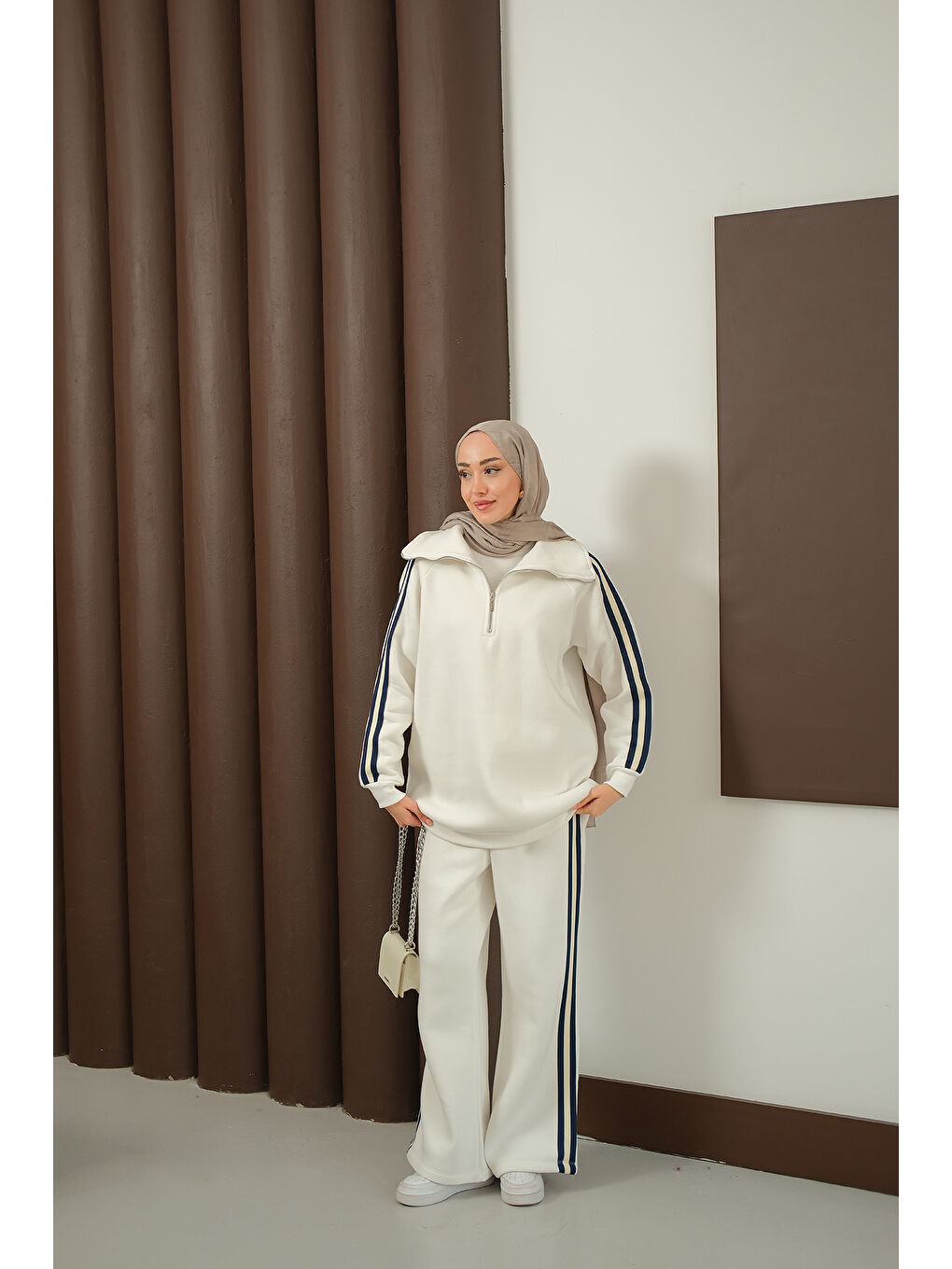 Kadın Yanları Şerit Detay Takım Beyaz-4