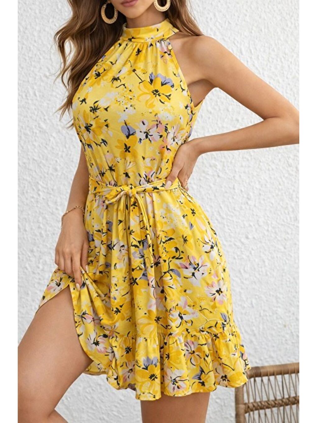 Sarı Kadın Omuzlardan Açık Balıkçı Yakalı Kuşaklı Desenli Kısa Süprem Elbise-1