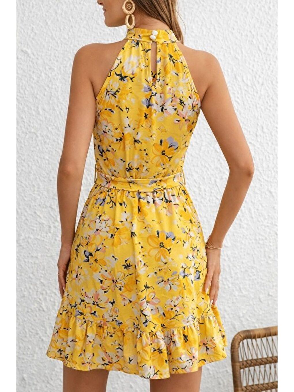 Sarı Kadın Omuzlardan Açık Balıkçı Yakalı Kuşaklı Desenli Kısa Süprem Elbise-2