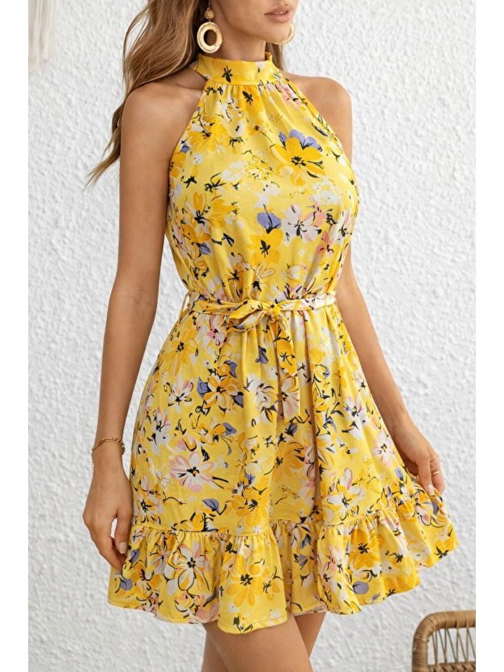 Sarı Kadın Omuzlardan Açık Balıkçı Yakalı Kuşaklı Desenli Kısa Süprem Elbise-3