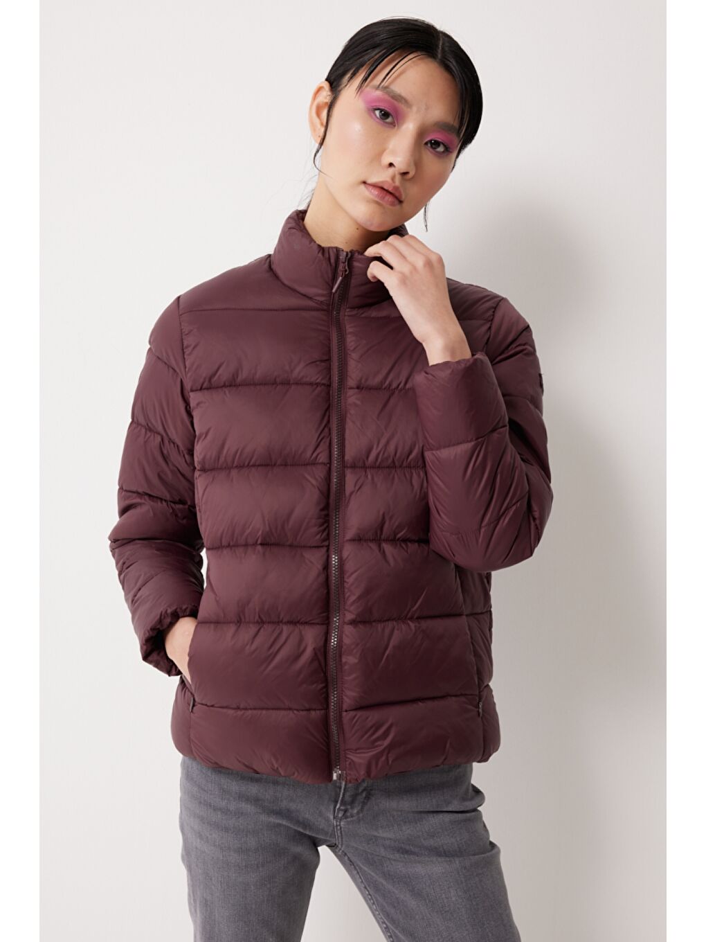 Regular Fit Normal Kesim Dik Yaka Mor Şişme Mont