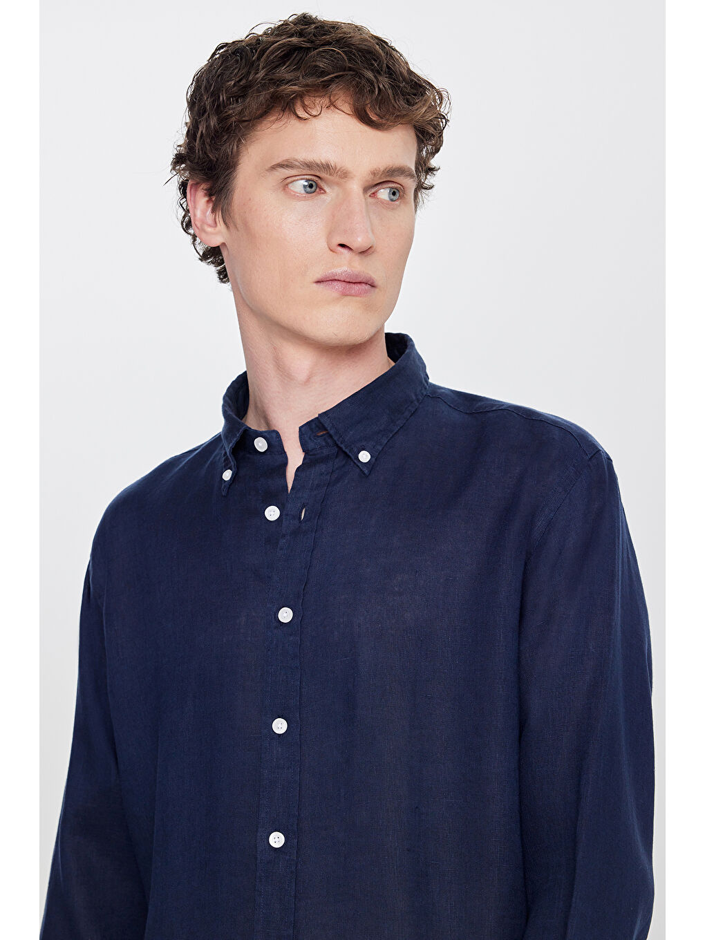 Erkek Lacivert %100 Keten Comfort Fit Rahat Kesim Düğmeli Yaka Gömlek-3