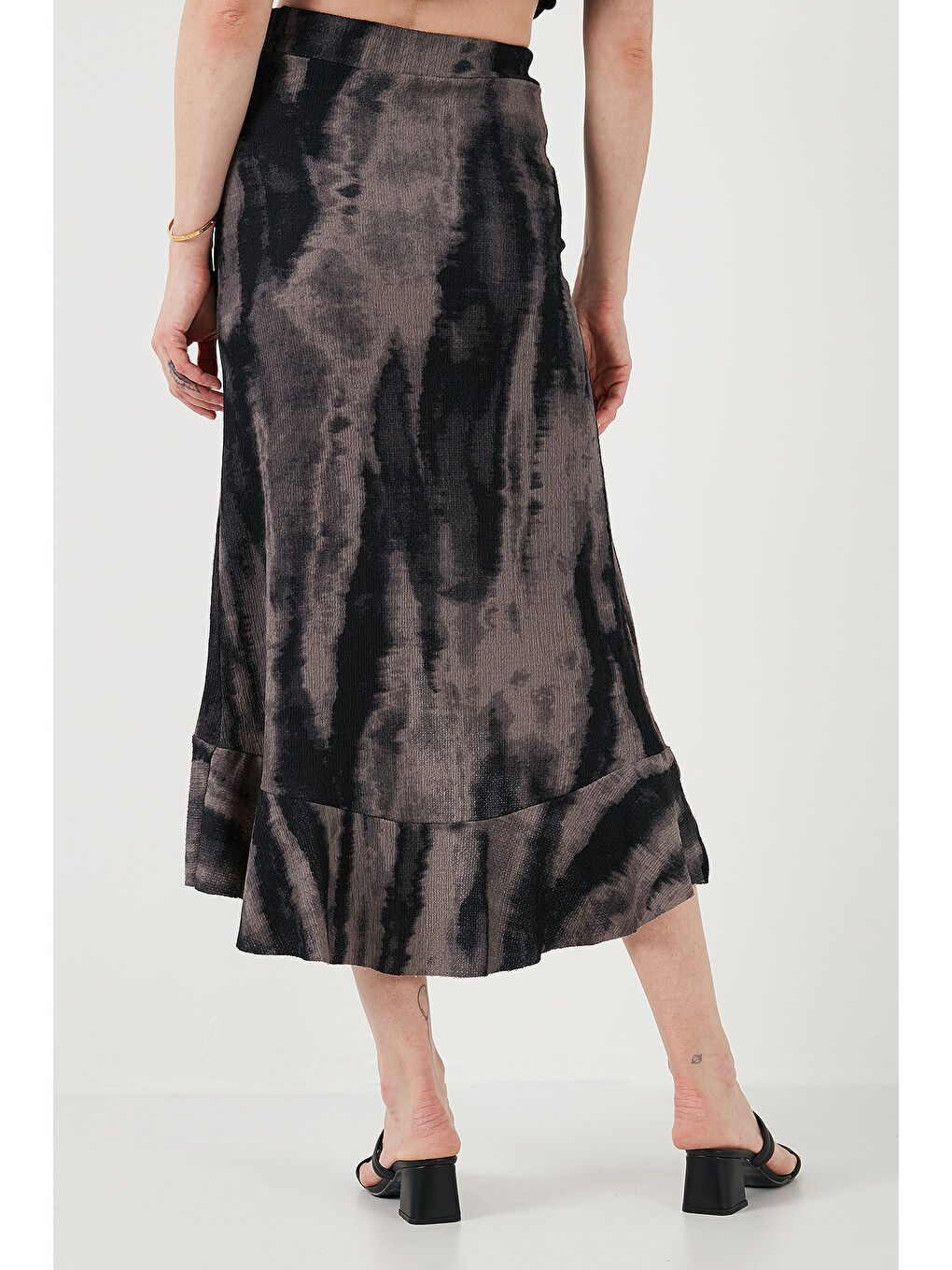 Siyah Regular Fit Desenli Yüksek Bel Volanlı Midi Boy Yırtmaçlı Etek 5869013-5