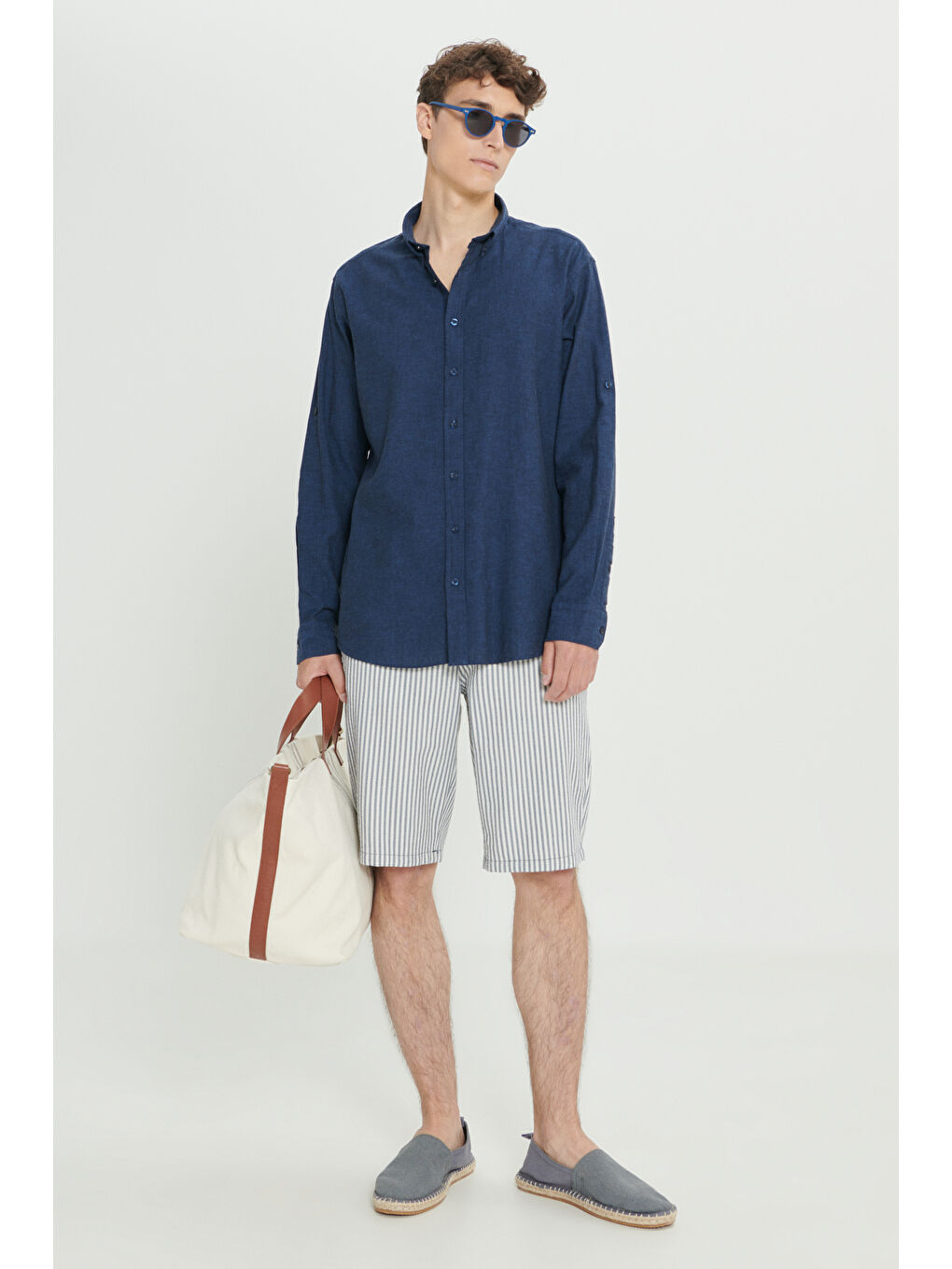 Erkek Lacivert-Ekru Comfort Fit Rahat Kesim %100 Pamuk Çizgili Yan Cep Şort-2