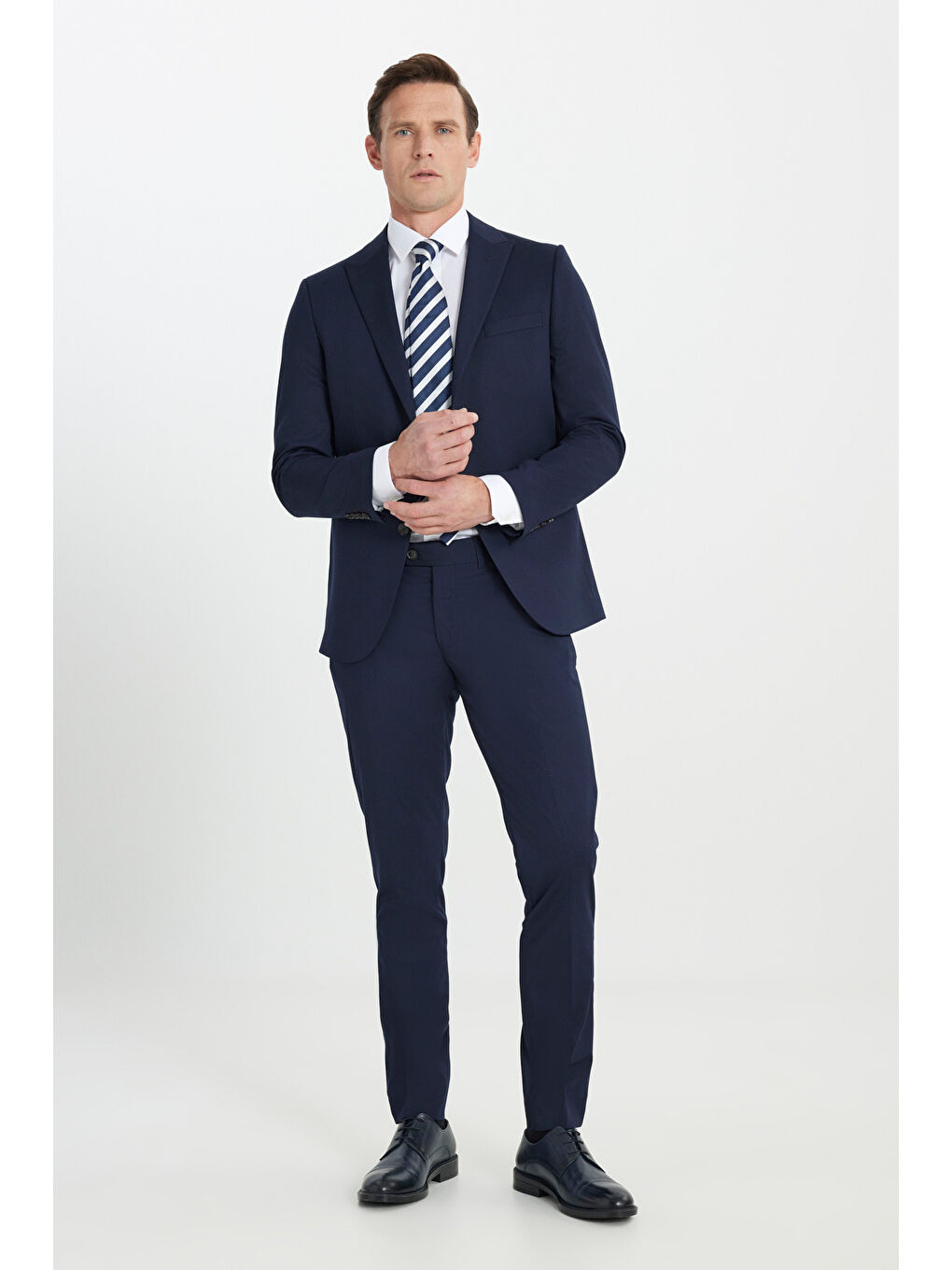 Erkek Lacivert Ekstra Slim Fit Dar Kesim Kırlangıç Yaka Takım Elbise-1