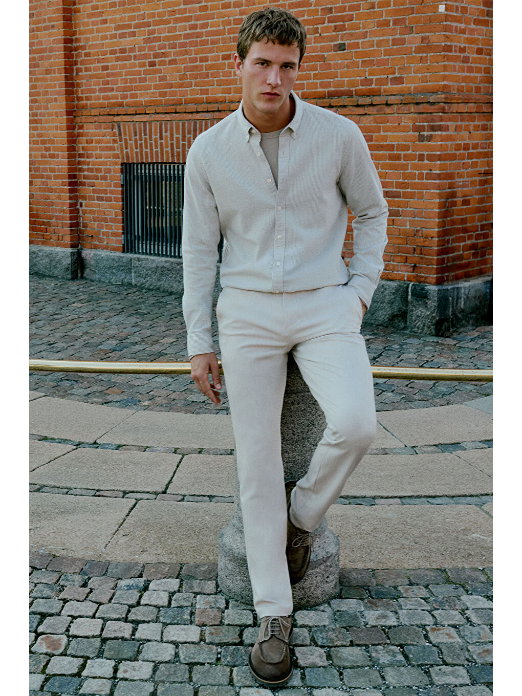 Erkek Bej-Beyaz %100 Pamuk Slim Fit Dar Kesim Düğmeli Yaka Çizgili Gömlek-1