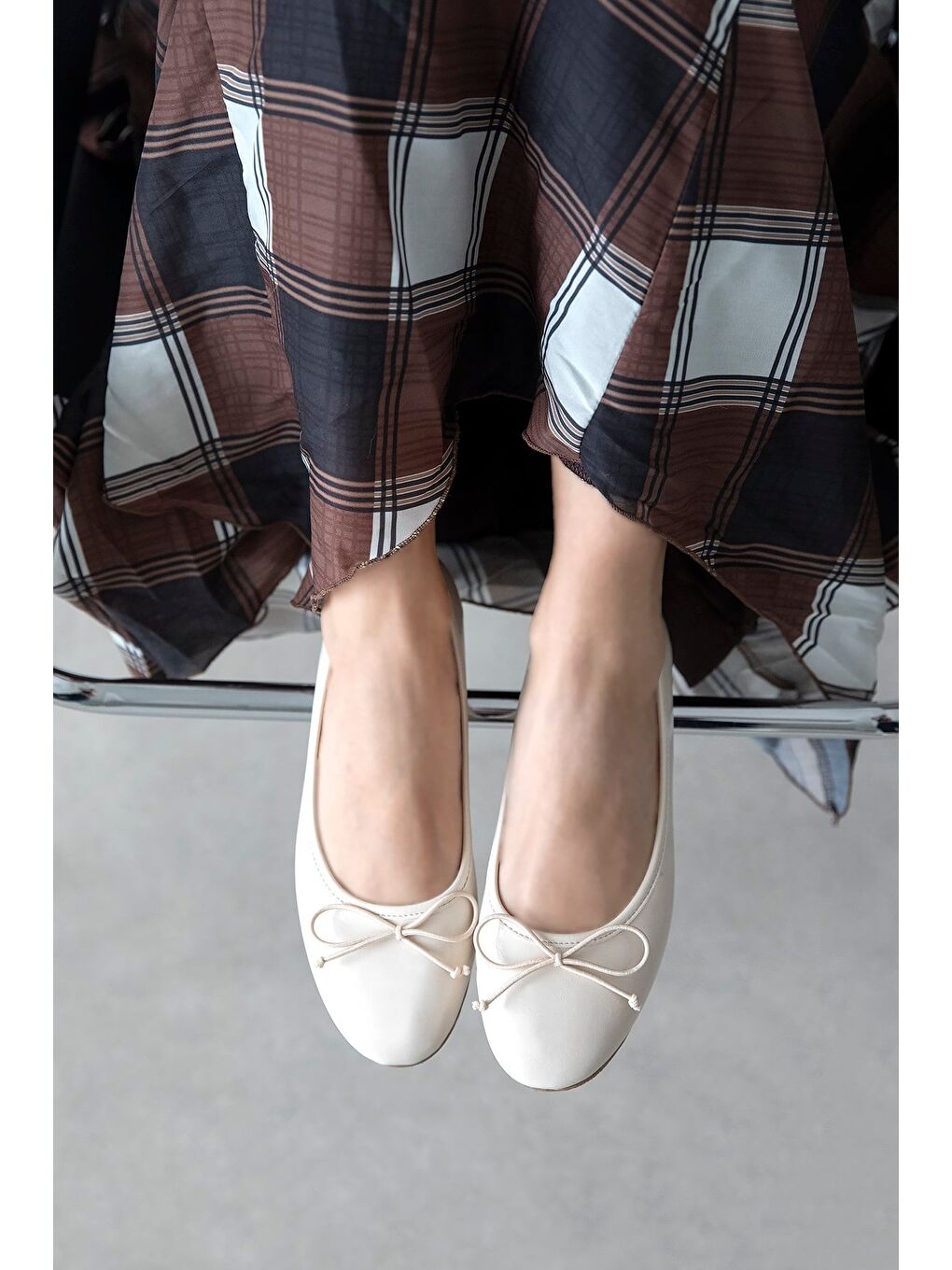 Lily Kadın Fiyonk Detay Kırışık Deri Babet Bej