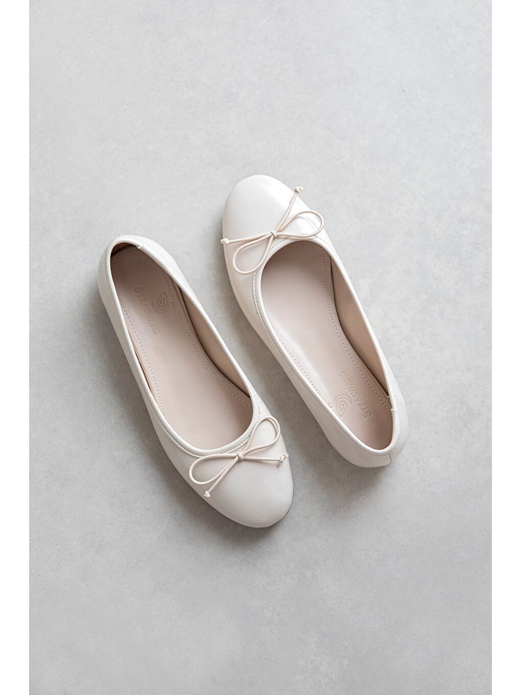 Lily Kadın Fiyonk Detay Kırışık Deri Babet Bej-1