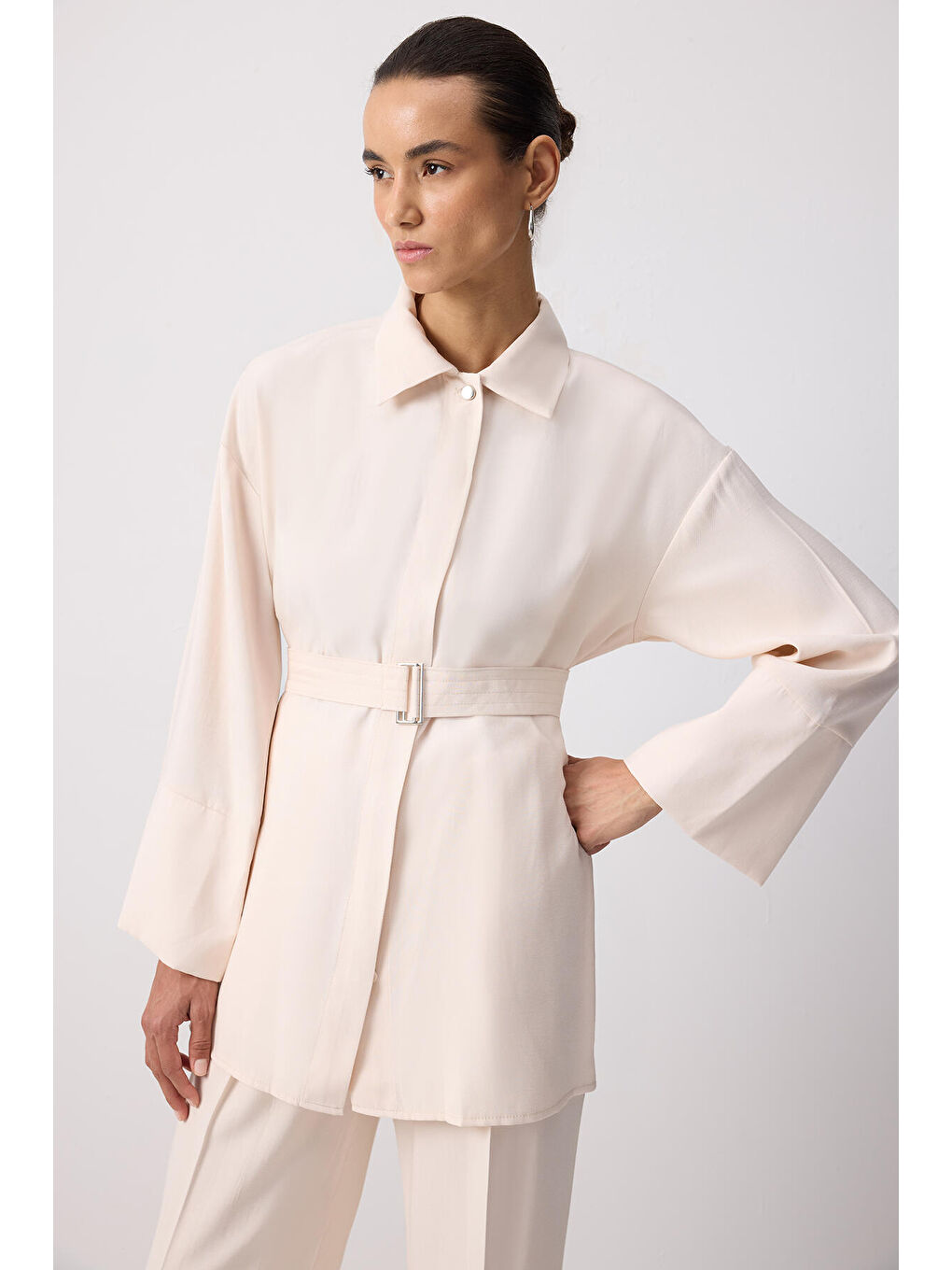 Bej Kuşaklı Gömlek Yaka Pantolon Takım-3