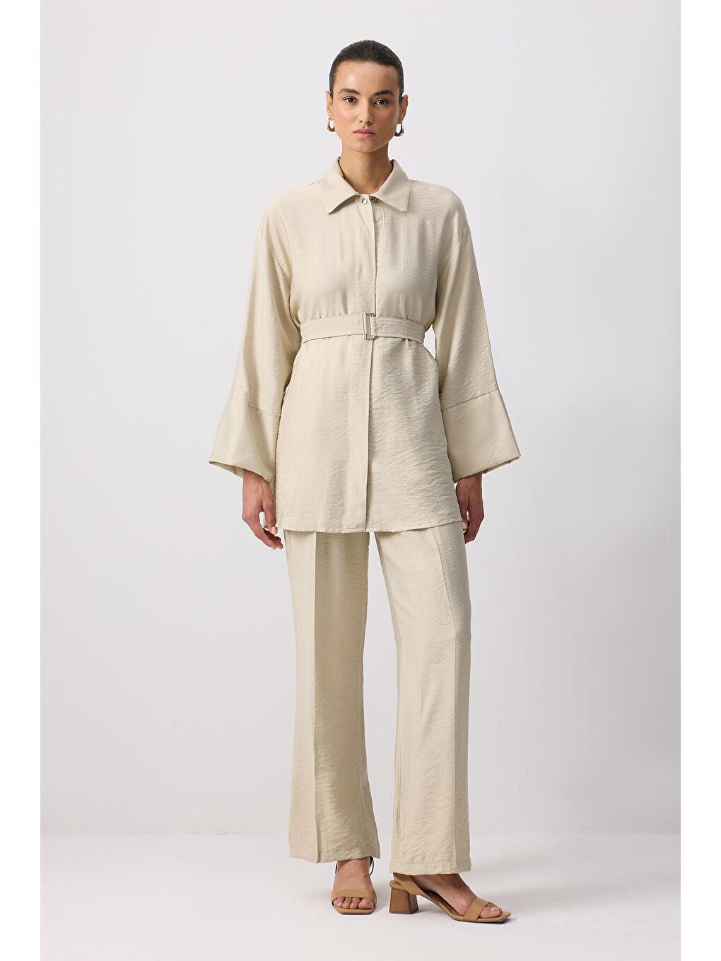 Yeşil Kuşaklı Gömlek Yaka Pantolon Takım