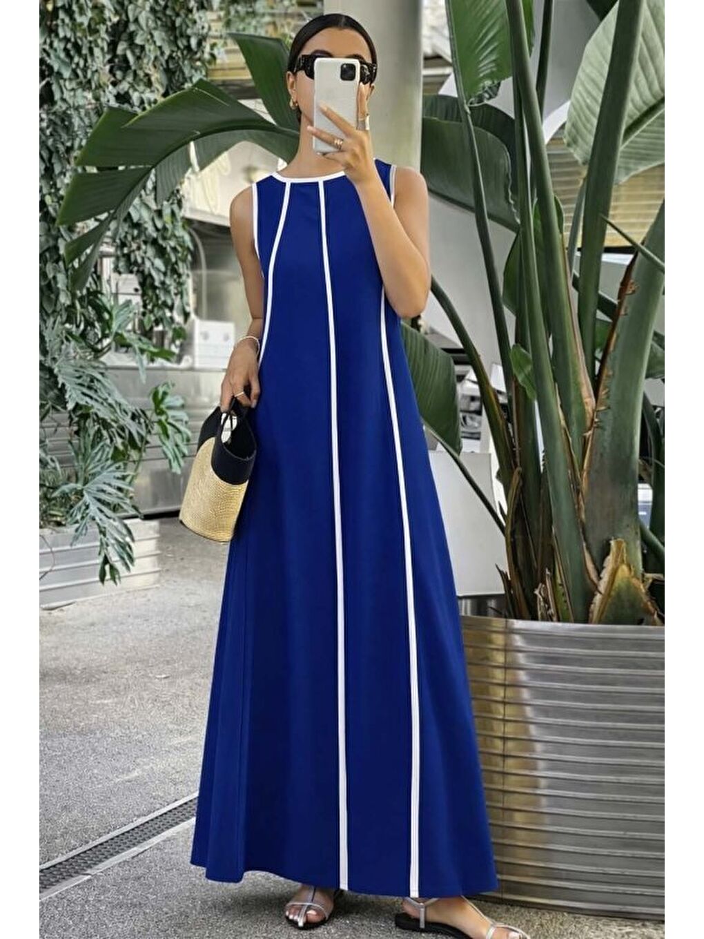 Lacivert Kadın Omuzlardan Açık Yaka Ince şerit Detaylı Uzun Viskon Elbise