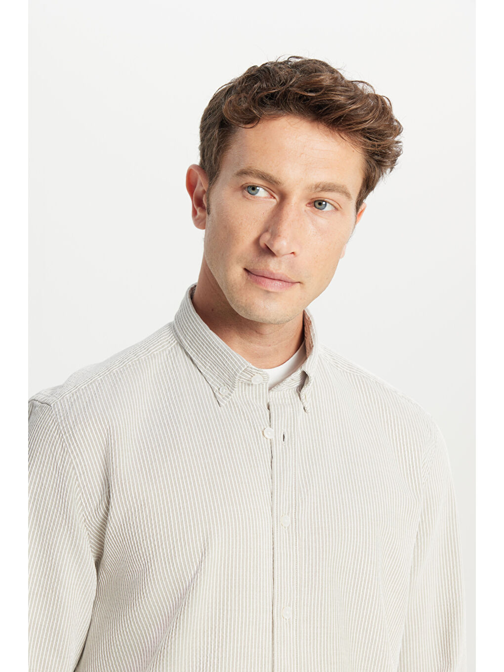 Erkek Bej-Beyaz %100 Pamuk Slim Fit Dar Kesim Düğmeli Yaka Çizgili Gömlek-5