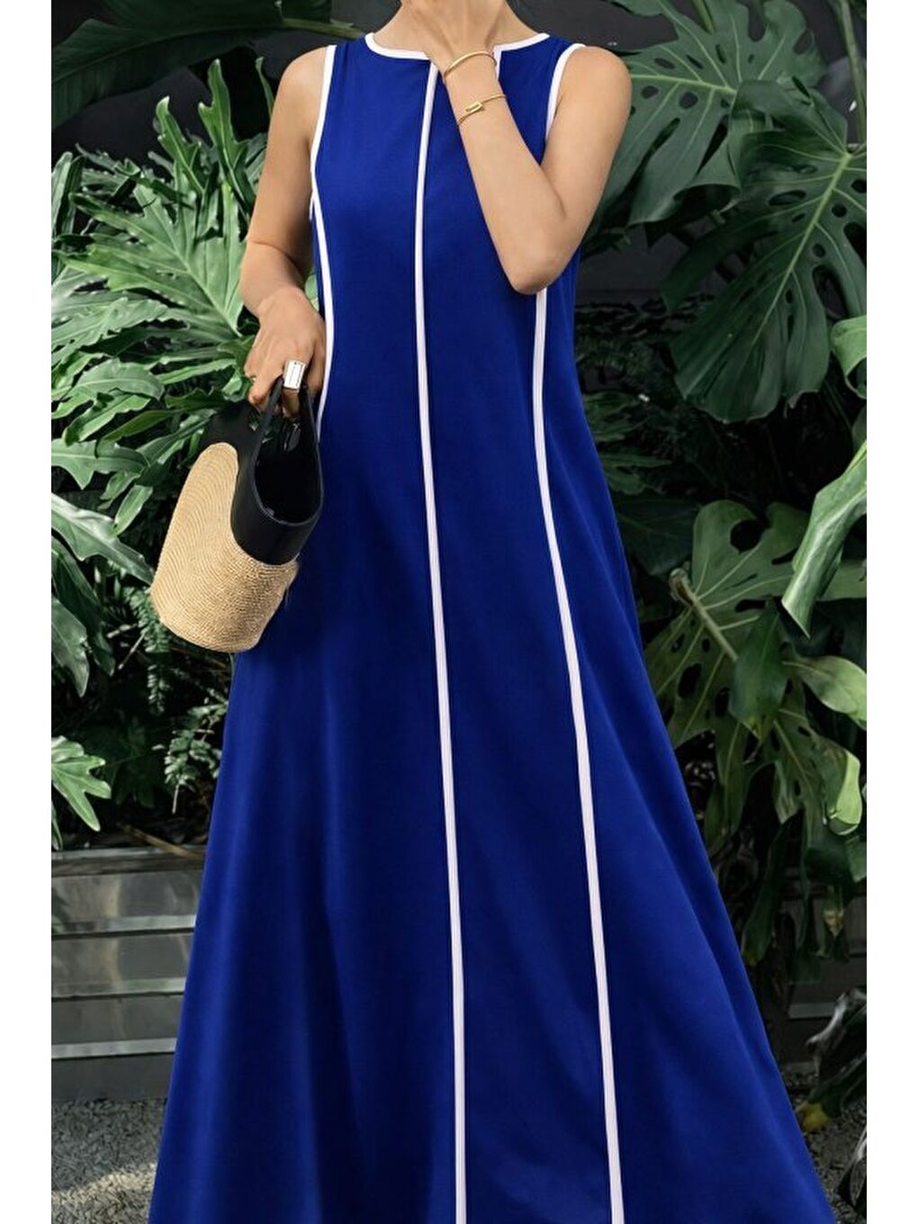 Lacivert Kadın Omuzlardan Açık Yaka Ince şerit Detaylı Uzun Viskon Elbise-1