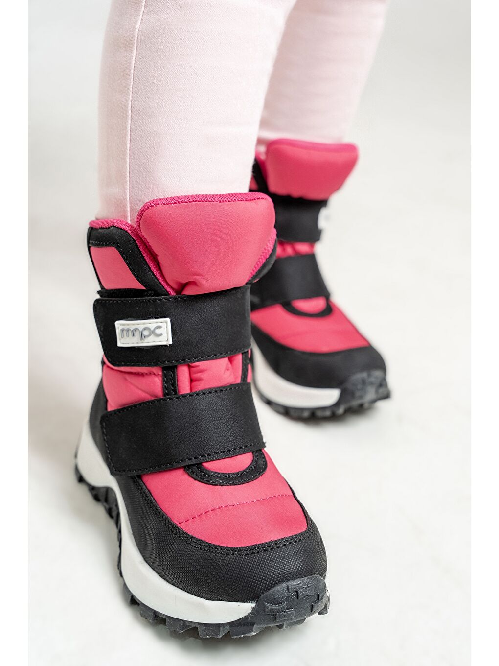 Kız Çocuk Siyah-Fuşya Su Geçirmez Anatomik Günlük Bot-1