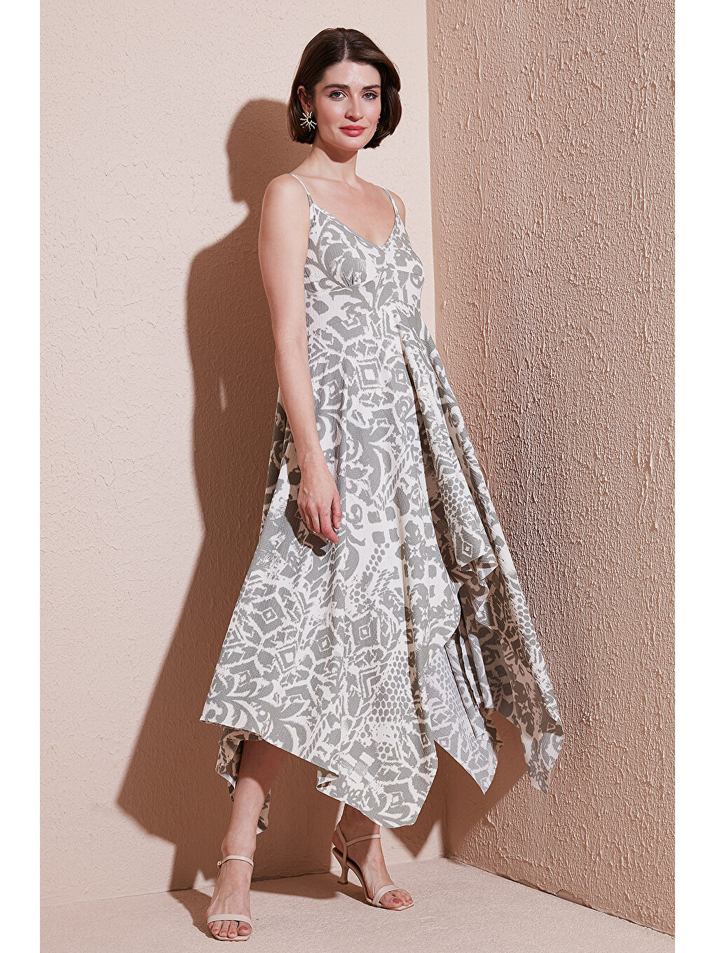 Yeşil Desenli Asimetrik Kesim Regular Fit Midi Boy Askılı Elbise 5866126-2