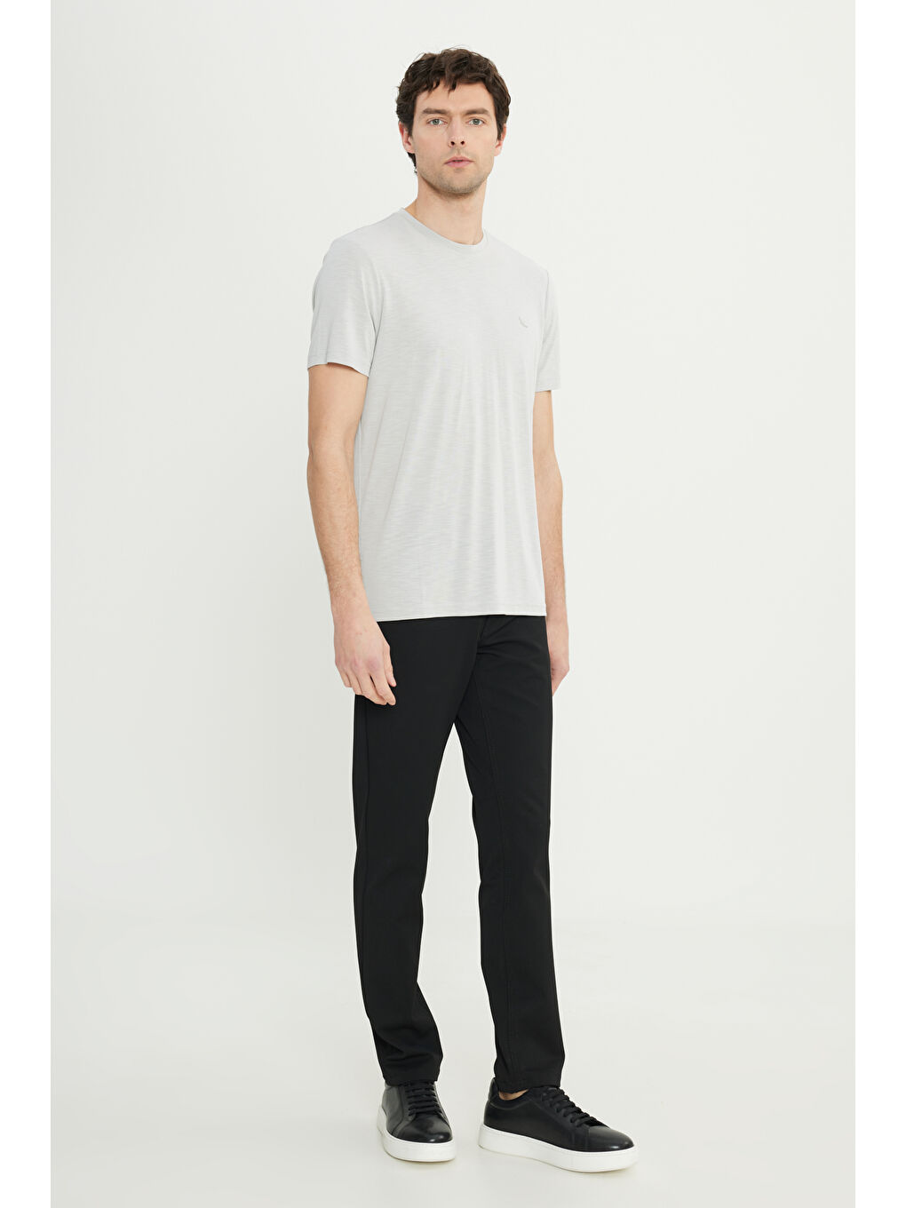 Erkek Açık Gri Yumuşak Dokulu Slim Fit Dar Kesim Bisiklet Yaka Tişört-1