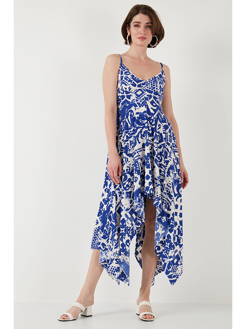 Mavi Desenli Asimetrik Kesim Regular Fit Midi Boy Askılı Elbise 5866126-2