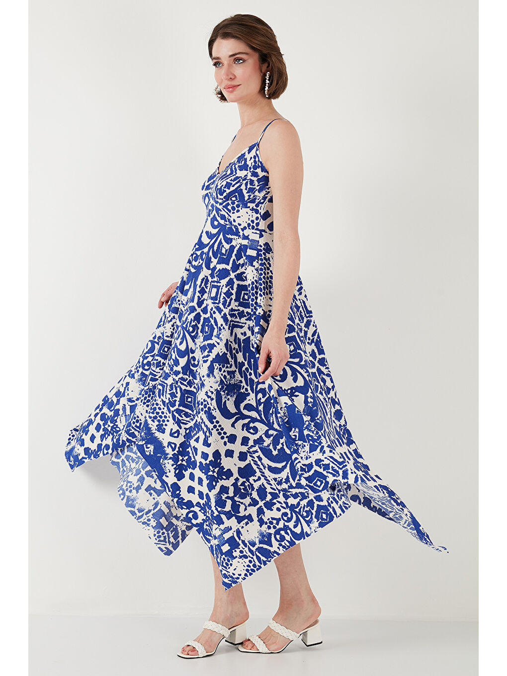 Mavi Desenli Asimetrik Kesim Regular Fit Midi Boy Askılı Elbise 5866126-5