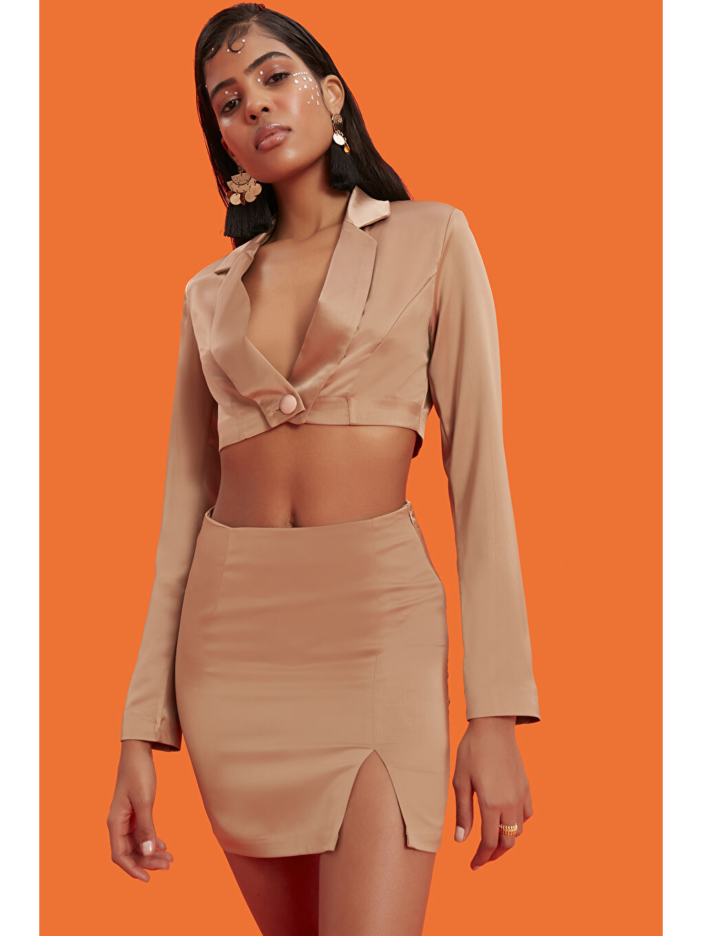 Kadın Bej Renk Saten Kumaş Crop Fit Yakalı Bolero Ceket-2