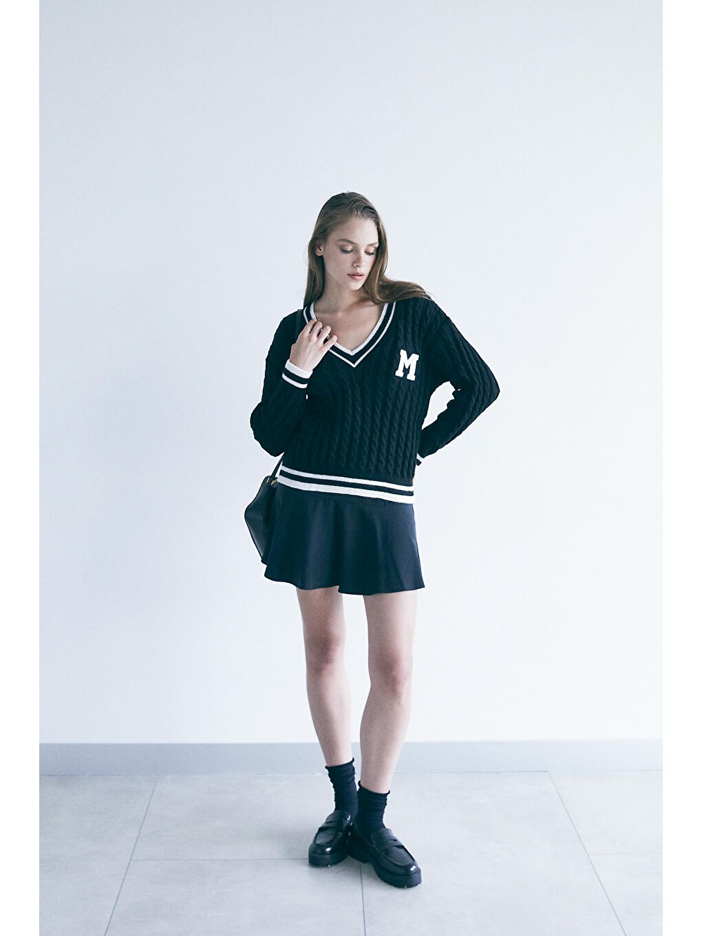 Siyah V Yaka Saç Örgülü Kolej Kazak-4