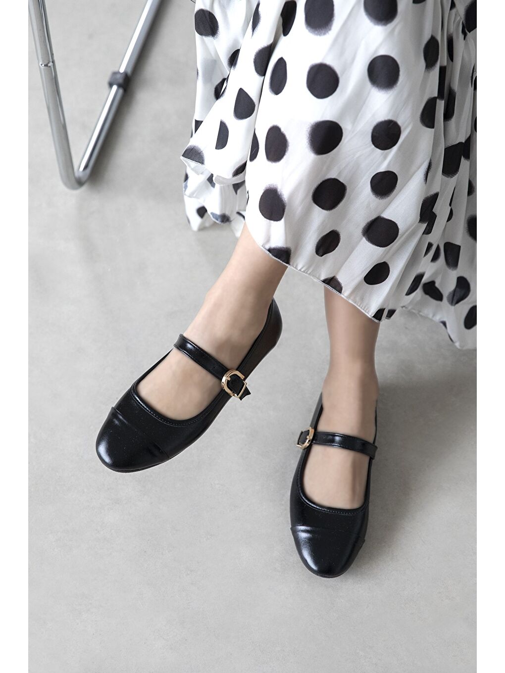 Asta Kadın Kemer Detay Kırışık Deri Babet Siyah-1