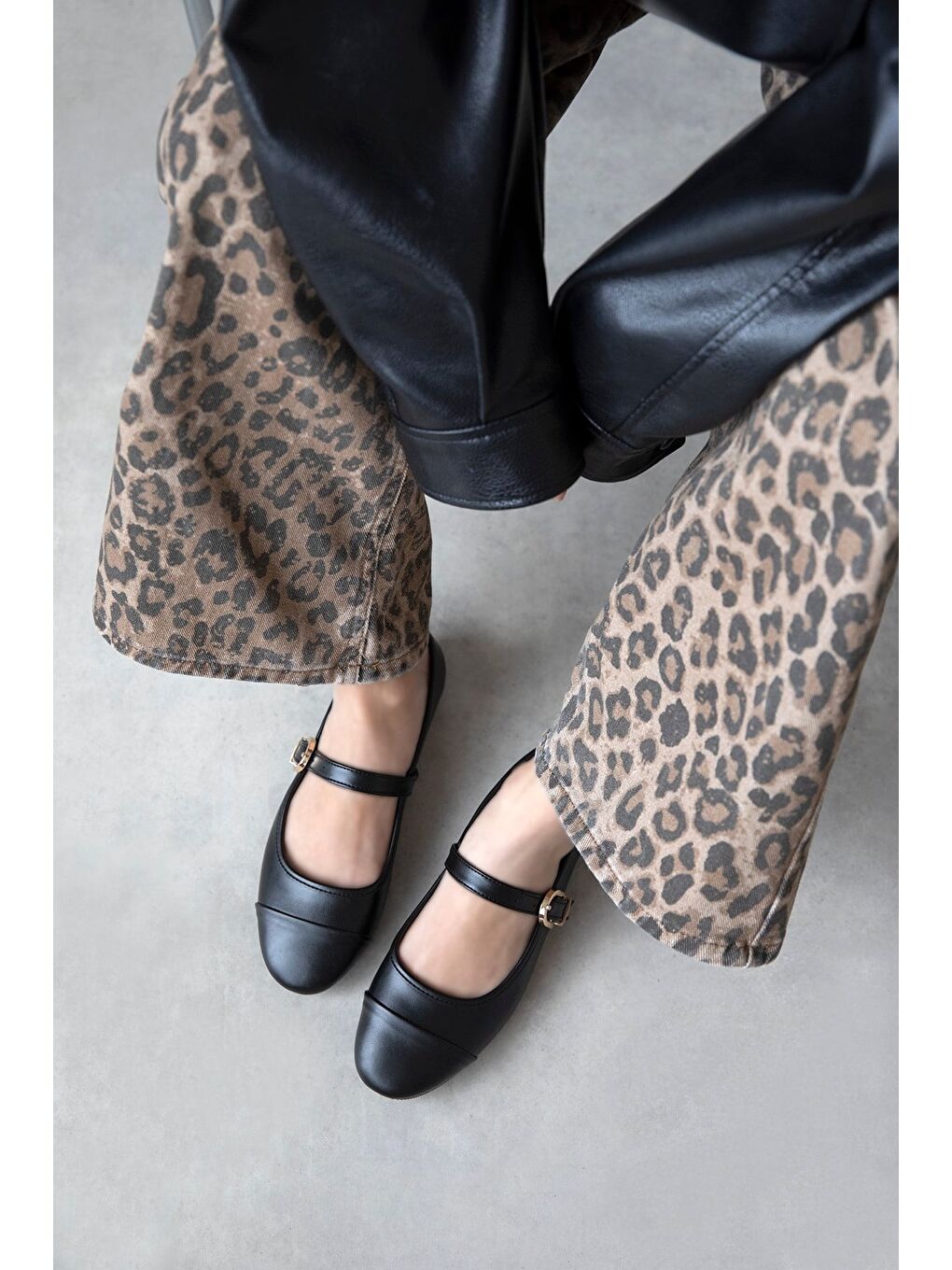 Asta Kadın Kemer Detay Deri Babet Siyah-1