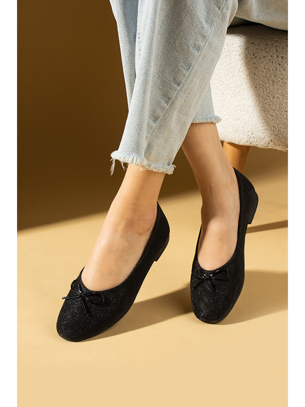 Siyah Simli Fiyonk Detaylı Rahat Taban Comfort Kadın Babet 57-47-25Sim-1