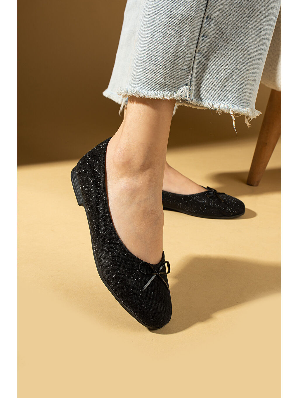 Siyah Simli Fiyonk Detaylı Rahat Taban Comfort Kadın Babet 57-47-25Sim-2