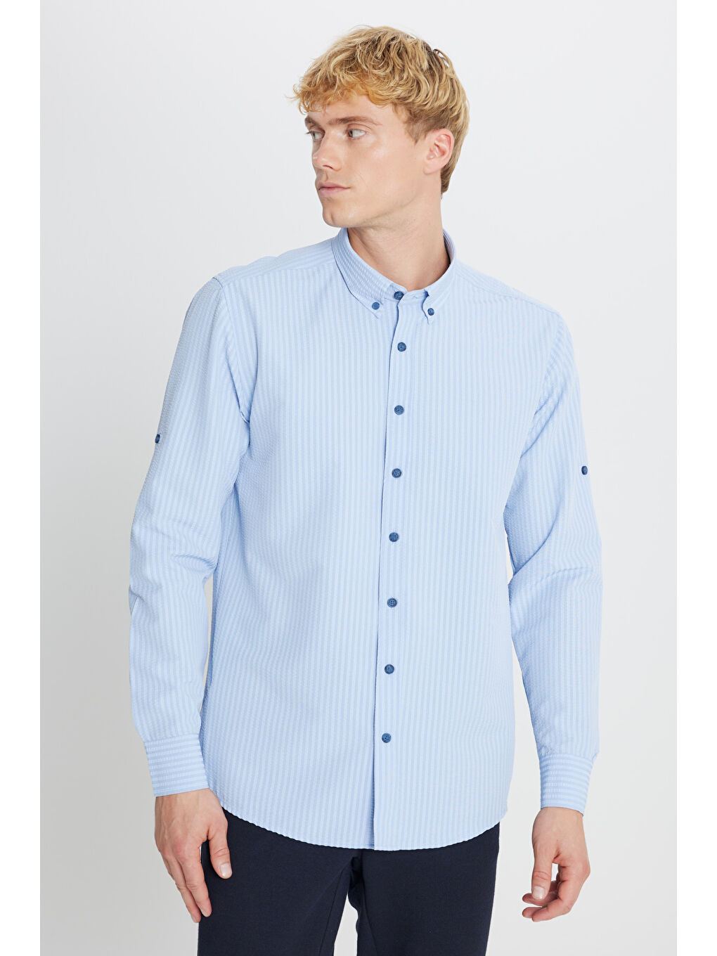 Erkek Lacivert Tailored Slim Fit Dar Kesim Düğmeli Yaka Gofre Desenli Gömlek